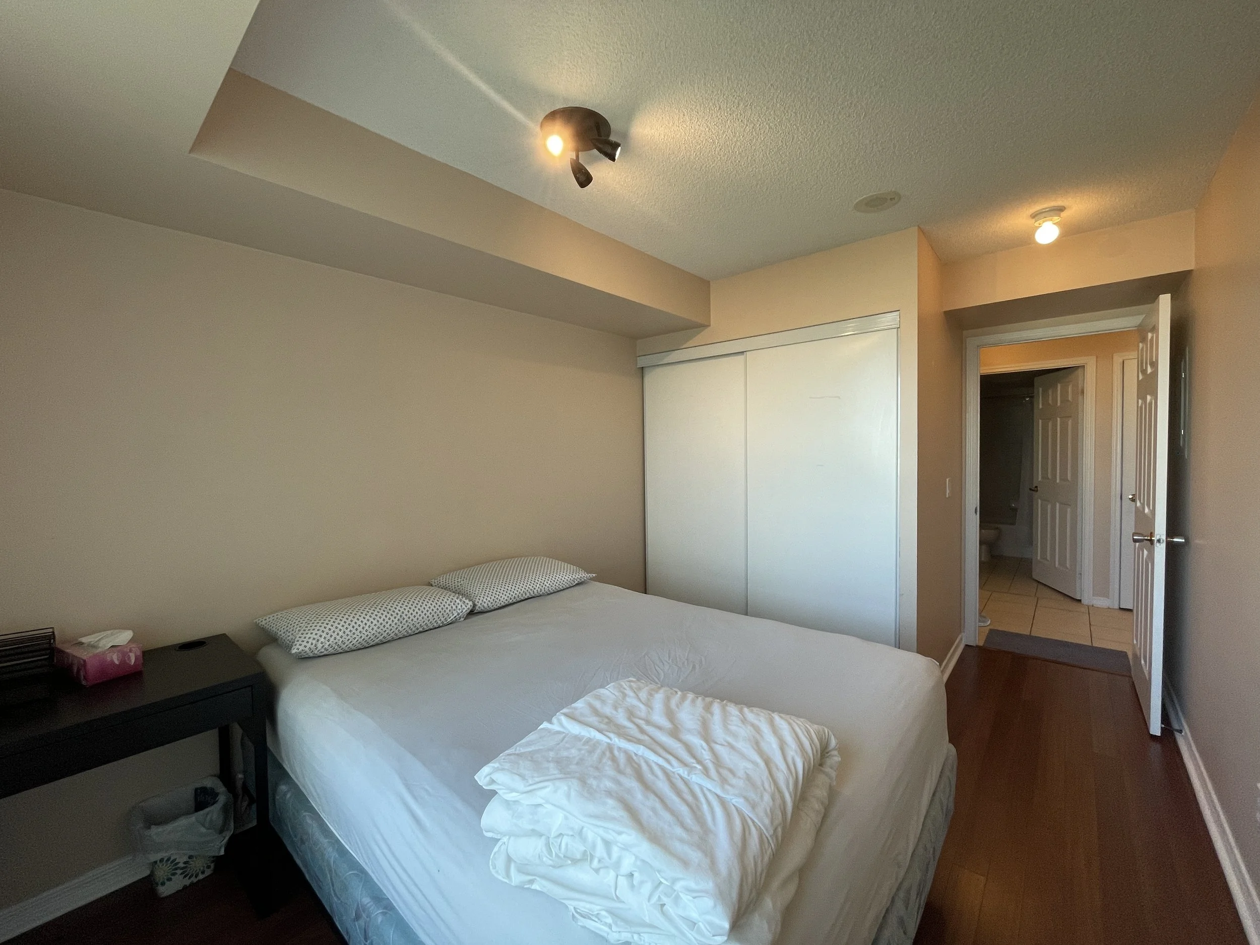 4_bed.JPG