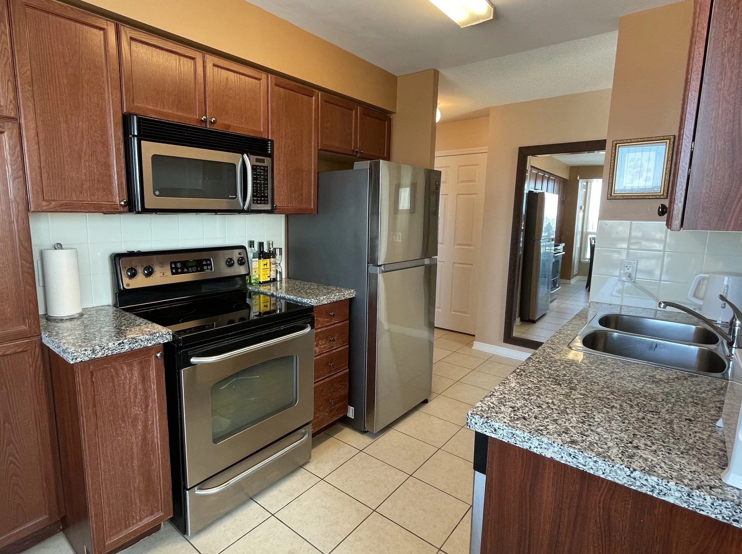 10 Kitchen.jpeg