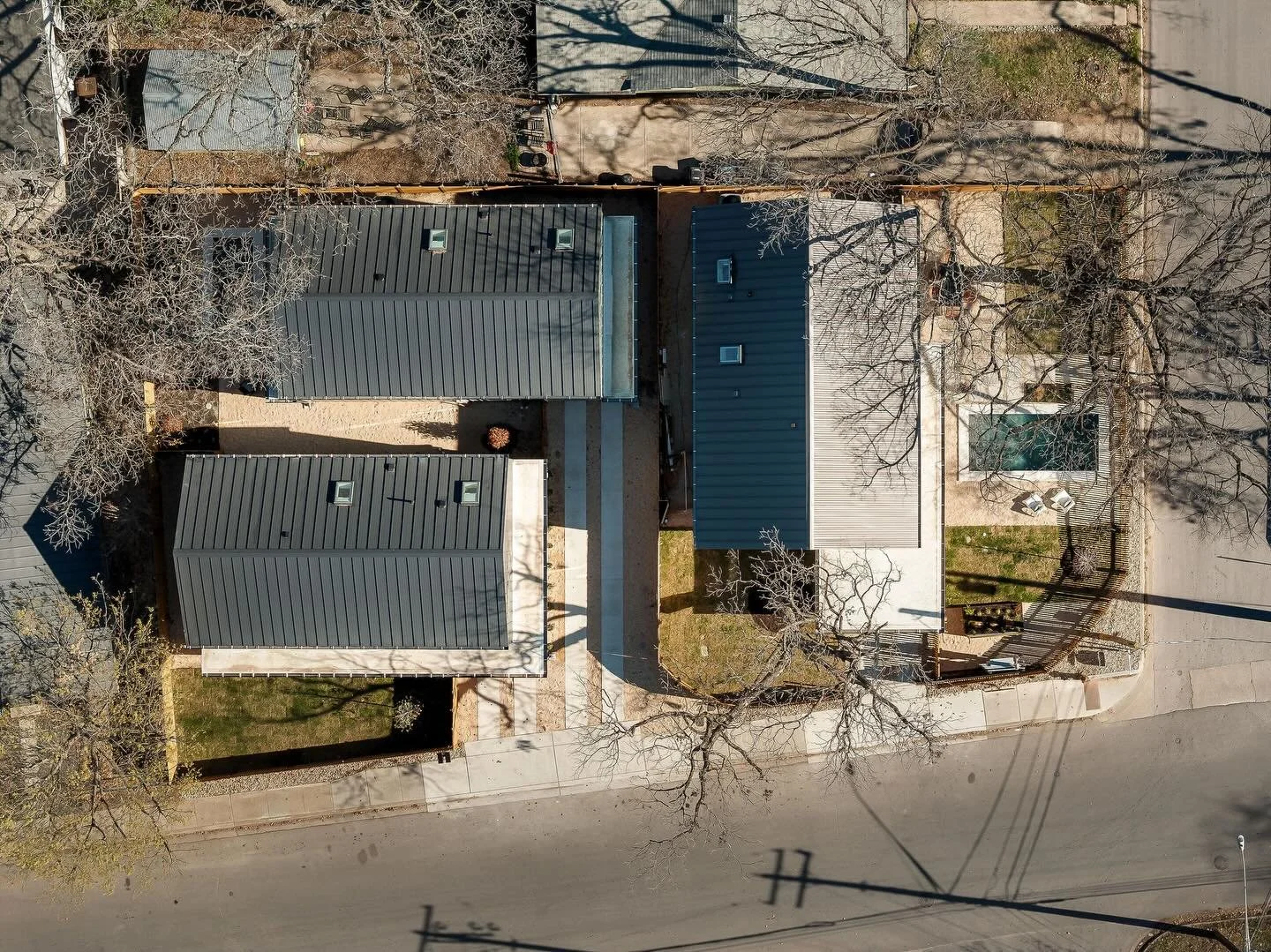 Gunter | Gonzales - pre-sold! Wrapping up our first 3-unit development under Austin&rsquo;s new HOME zoning. Reach out for availability or to discuss your next project. Forsite Studio is Austin&rsquo;s premier shop for design-build-develop.

📸 @ourh