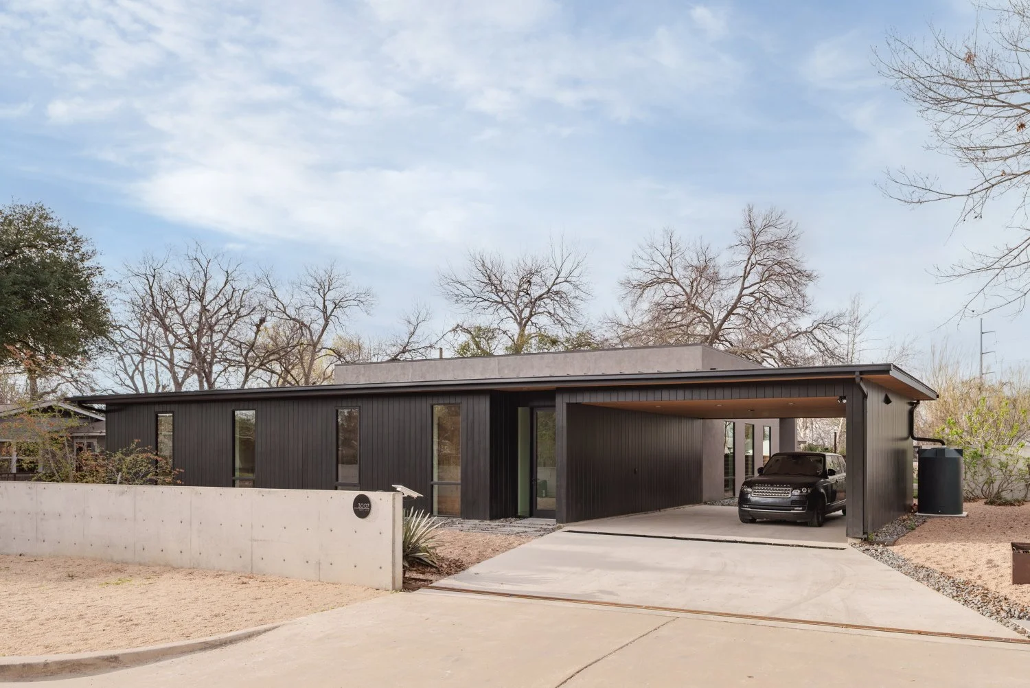 3007 Perry Ln - 01.jpg