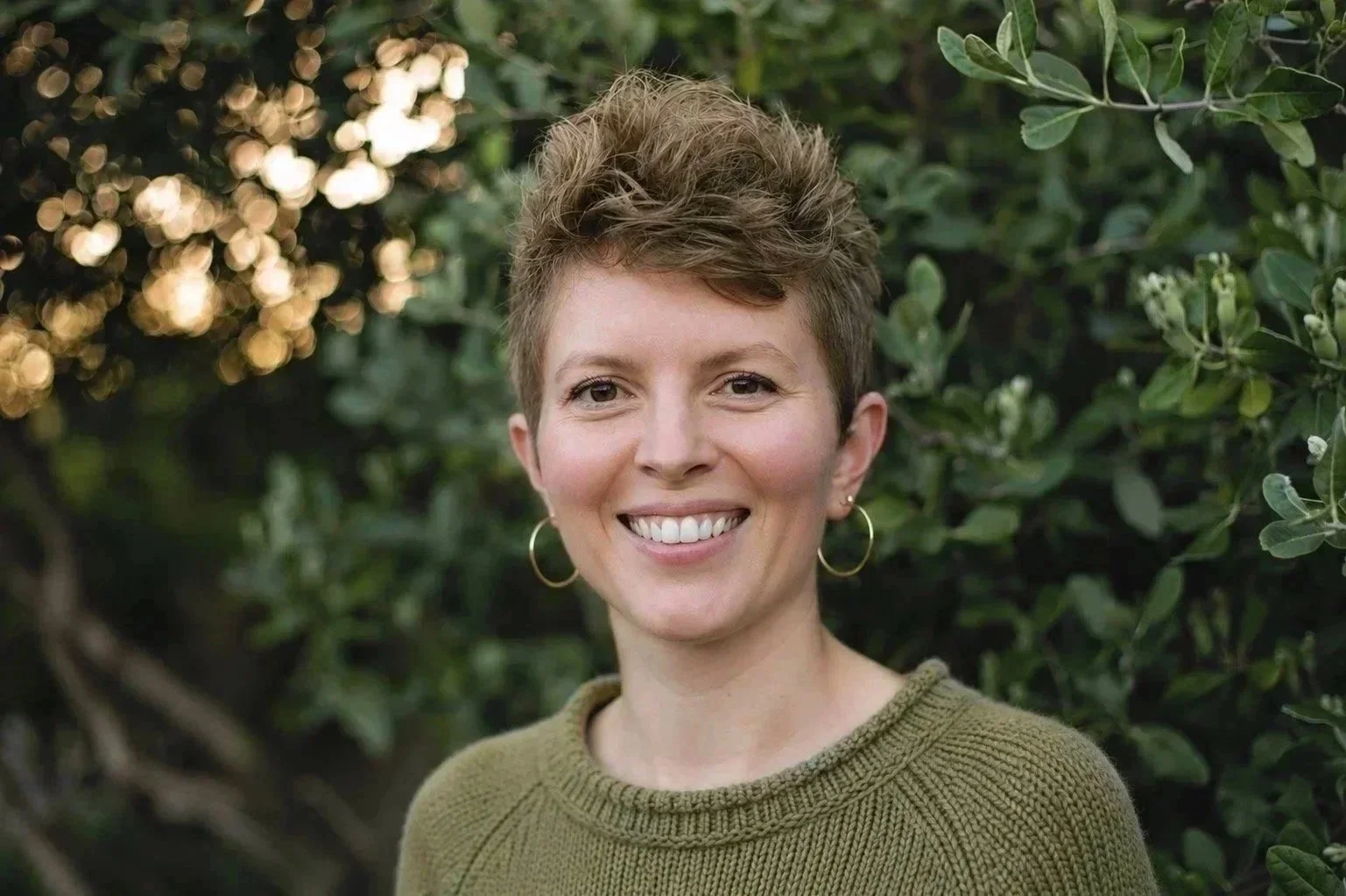 therapist in oakland with short brown hair and green sweater