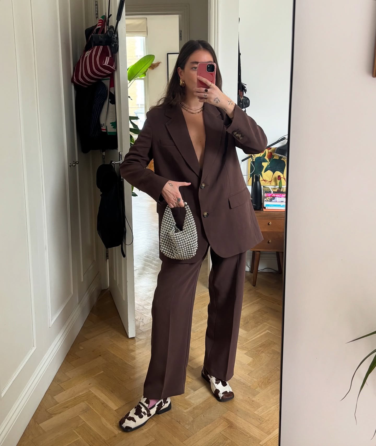 Grid lock 🤎
Unbridled bliss for the day of our loves - @pollyvsayer and @harrynewman330 - and it deserved a permanent spot ❤️
Special mention to my brown suit and to the cake baker of dreams @harriettamsin 🤍
Lotta love x