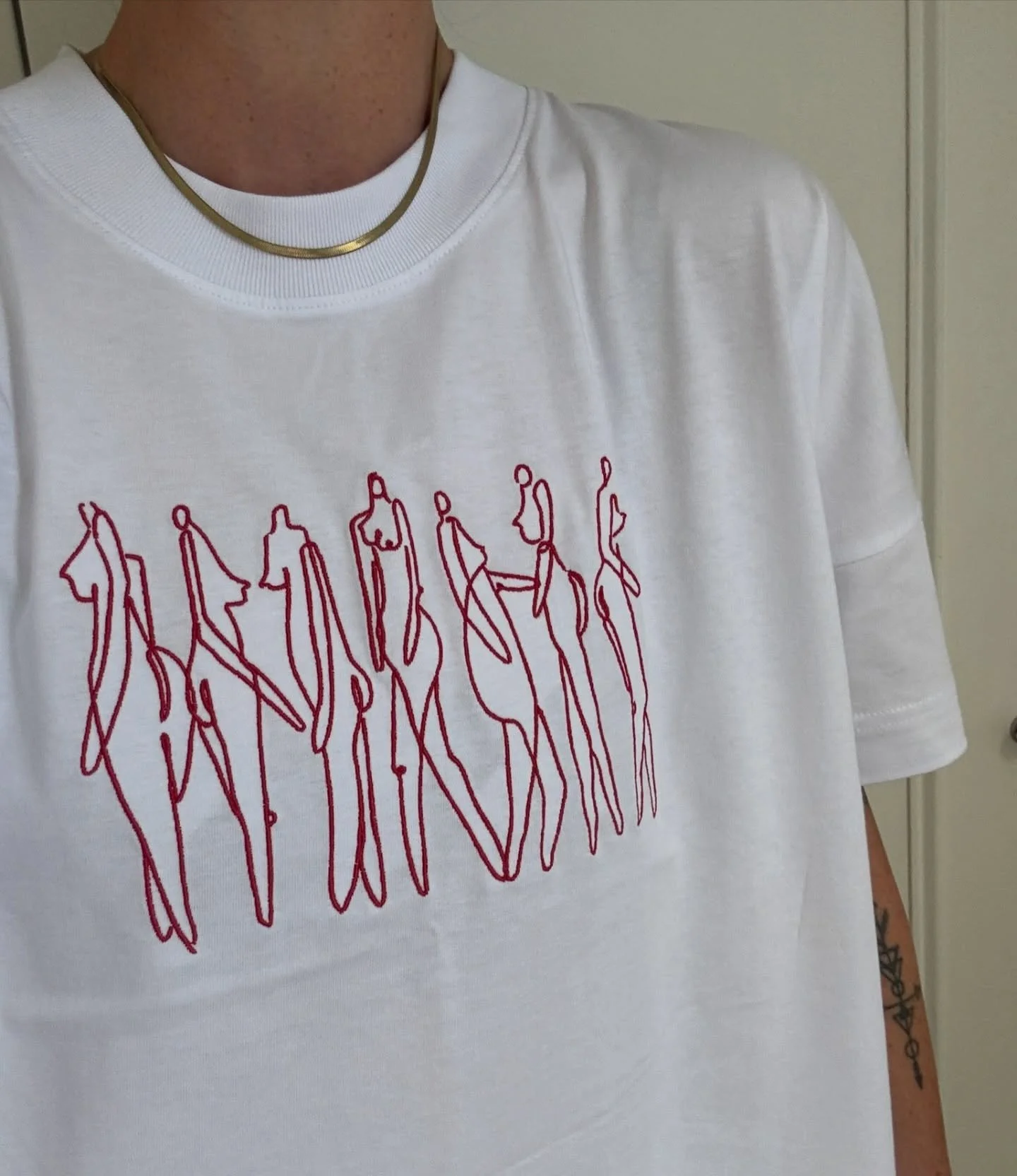 Honeys 🚨 it&rsquo;s 20% off EVERYTHING on my website (link in bio) with code 20OFFLUCKYDUCK, for a few days only. 
That&rsquo;s T-shirts, prints, a coupla originals and ALSO you get a free card of your choice (see final slide) with every order. Just