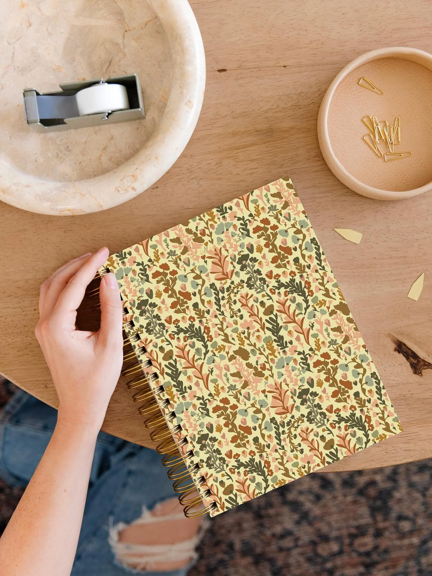Happy to enter into the @golden.coil contest this fall. This is such a beautiful company that is so supportive of artists and has such beautiful planners and journals!

This design is titled, &ldquo;Fall Superbloom&rdquo; and it is inspired by the ch