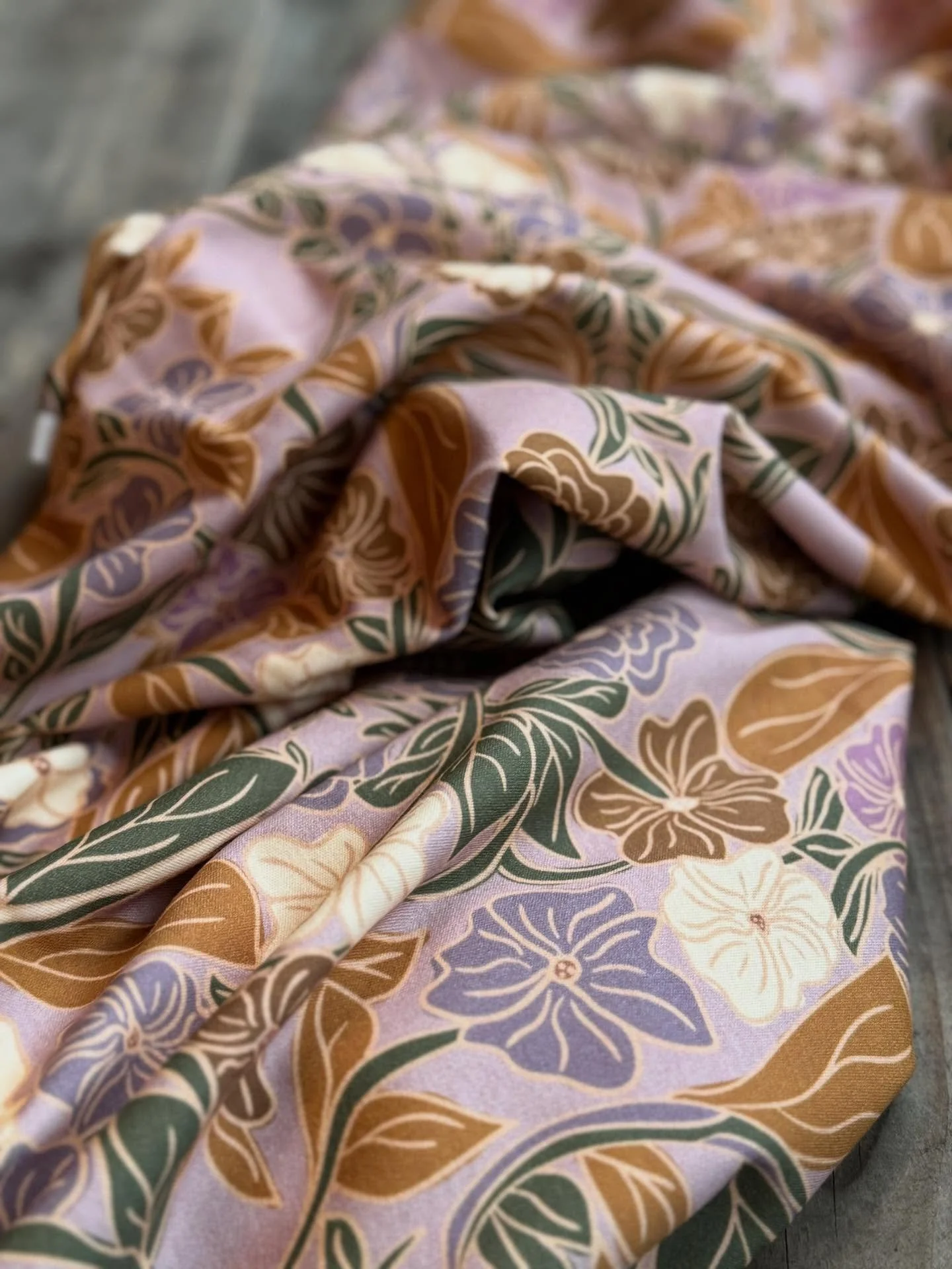 Dreaming in fall and winter colors this week! ✨✨✨

Feeling inspired to start a new collection. I&rsquo;m obsessed with browns, creams and rich deep reds and purples! 

Hope you are having a wonderful fall day! ✨🤗✨

✨Pattern is currently available fo