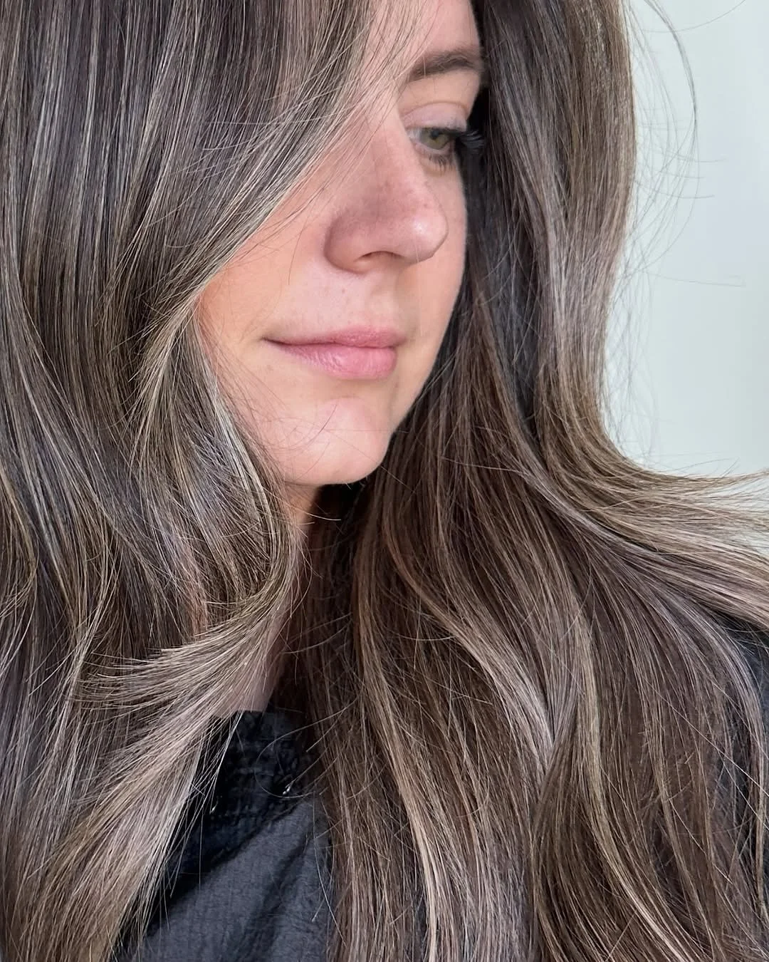 season of the brunette 🤎
So many ways to enhance a darker base!
@katkrusehair

&bull;⁣
⁣
.⁣
⁣
.⁣
⁣
#katkrusehair #verobeachhair #verobeachsalon #floridastylist&nbsp;&nbsp;#livedincolor #kkhairco #effortlesshair #verobeach #livedinbrunette#orlandohai