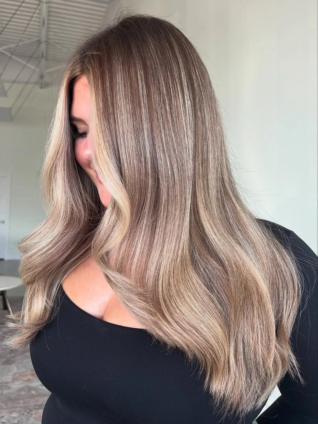Nothing better on Friday than a glow-up ✨ 

Our newest kk babe @hairbylorissa777 absolutely killed it with this bronde transformation. Lived-in, dimensional, and seriously dreamy! 

Start your weekend with a fresh vibe ⚡️ 
Text to book with Lorissa 7