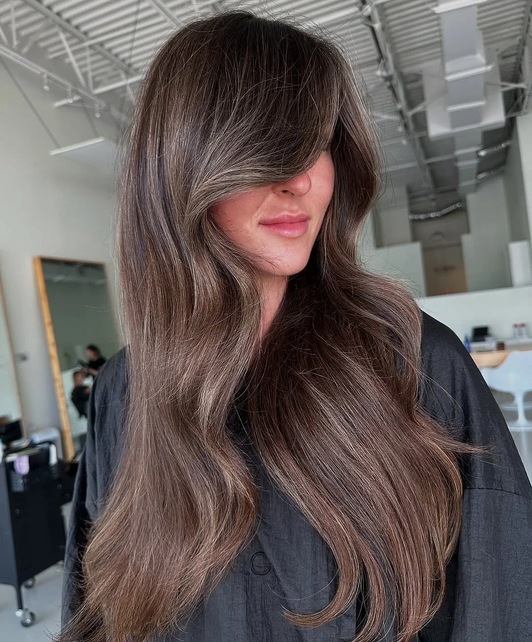 Maybe she was born with it&hellip; or maybe @katkrusehair worked her K-tip magic 👏✨ Round two for this babe: refreshed and transformed into the dreamiest soft brunette with 67g of @lineonehair in shades #6/#8. Effortless. Elevated.

#extensionspecia