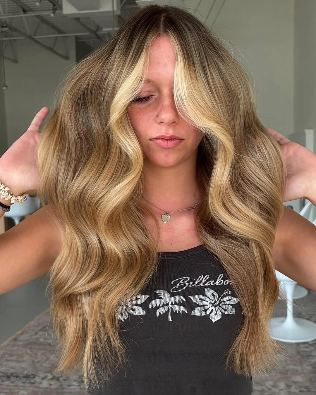 Fall glow 🍂✨ @hairbyphoebz_ elevated this beauty with a luminous, season-perfect tone.

Indulge in a little extra luxury: ✨ Complimentary O&amp;M Volume + Shine Shot with every style or blowout booked with Phoebe &mdash; for hair that moves with vol
