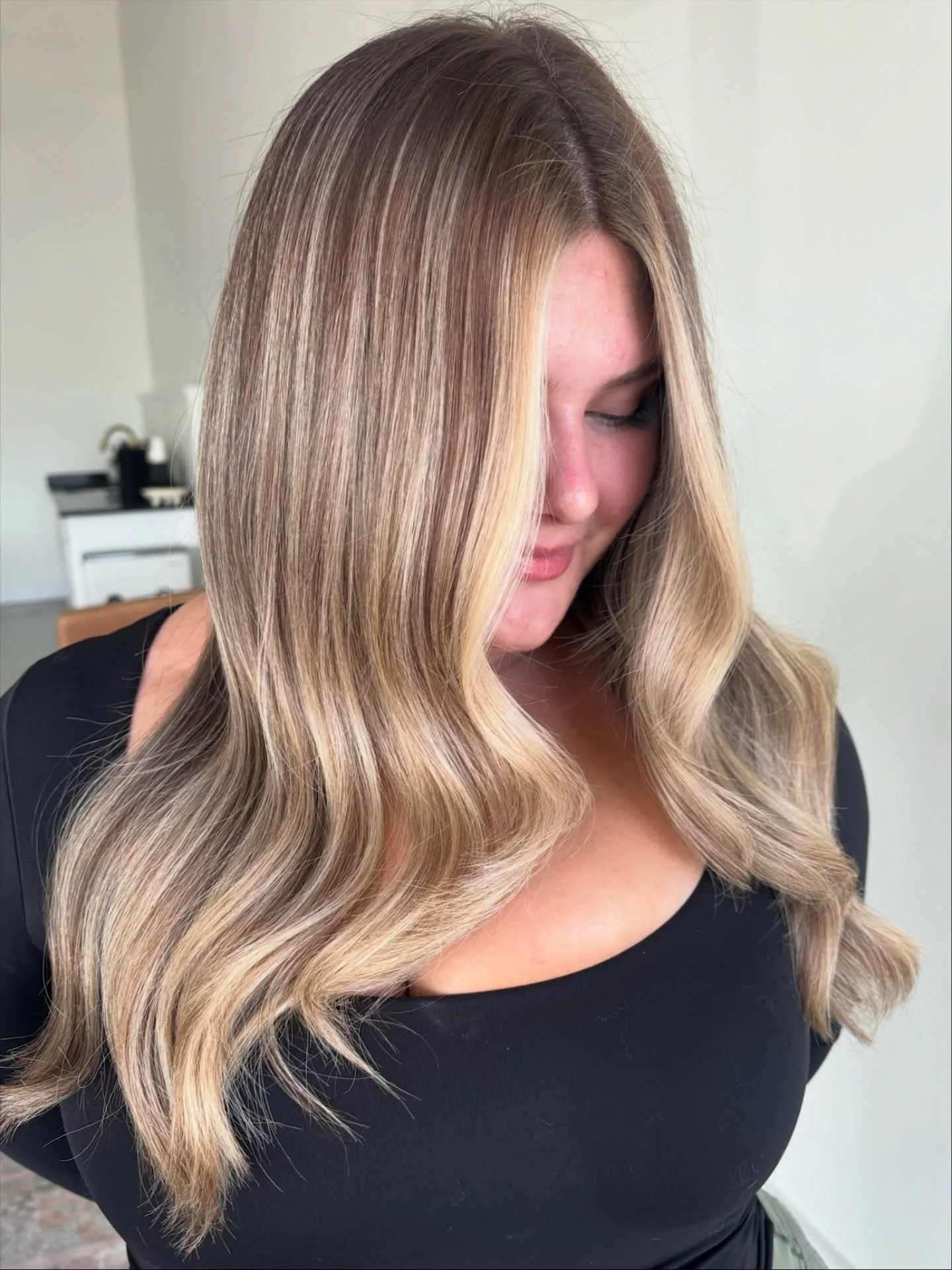 @hairbylorissa777 absolutely killed it with this bronde transformation. Lived-in, dimensional, and seriously dreamy!

Start your weekend with a fresh vibe
Text to book with Lorissa 772-410-4707

#brondebalayage #brondehair #livedinhair #livedinbrunet