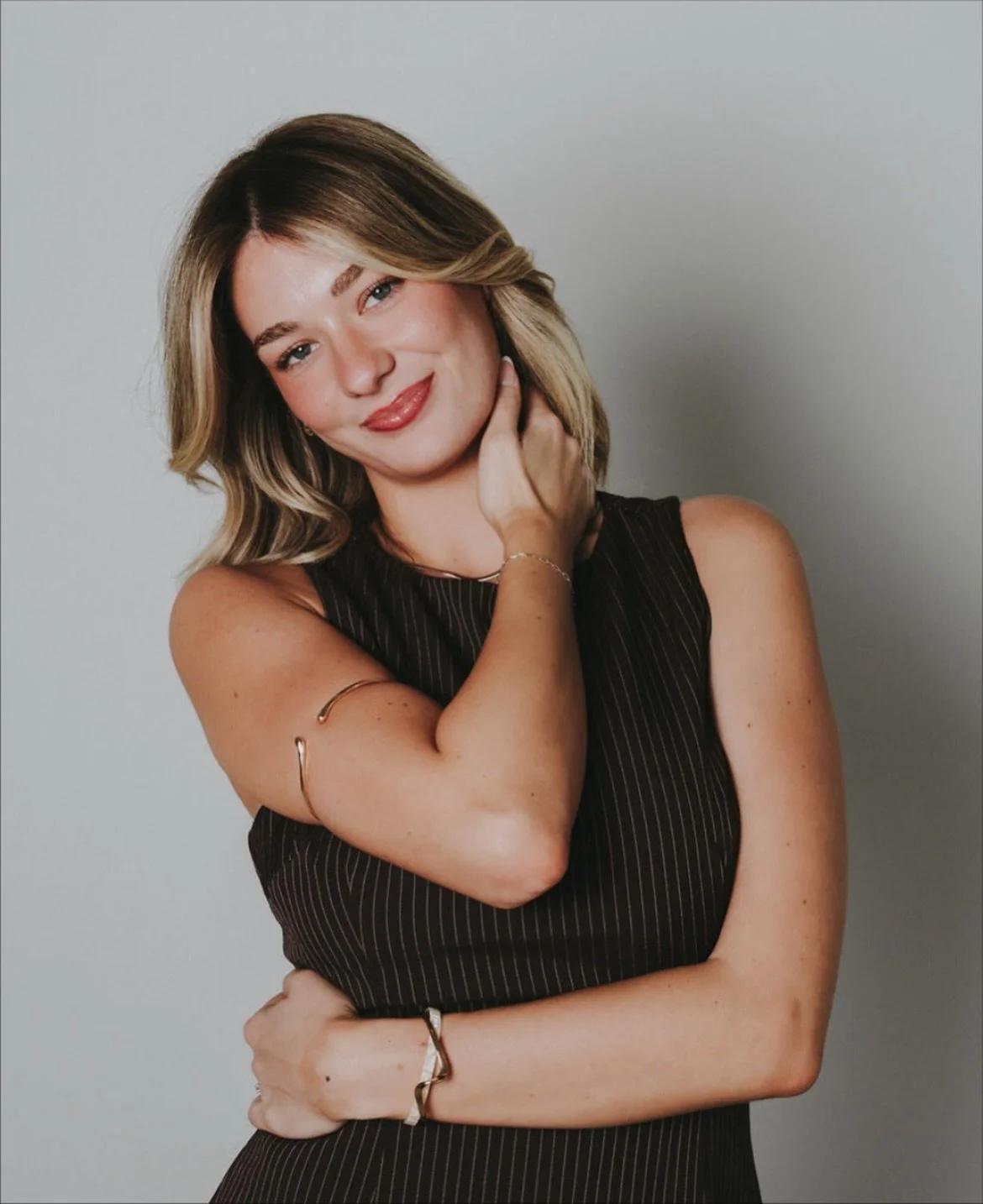Meet Phoebe ✨
A colorist who blends creativity with technique to create lived-in color, soft dimension, and hair that grows out seamlessly. Her passion? Healthy, wearable hair that makes every client feel seen and confident.

#verobeachhair #verobeac