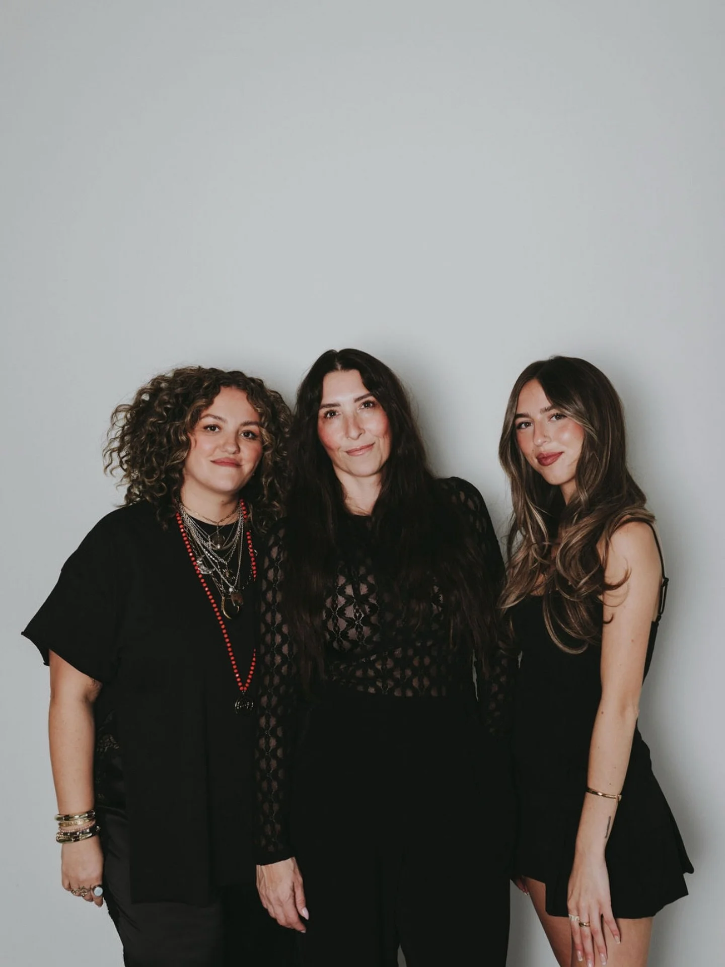 Your extension dream team 🤍 @katkrusehair specializes in k-tip extensions, @colorwithbai specializes in weft extensions, and @delfox4hair gives every install its final, seamless cut.

Every client gets fully custom color, and whether you&rsquo;re af