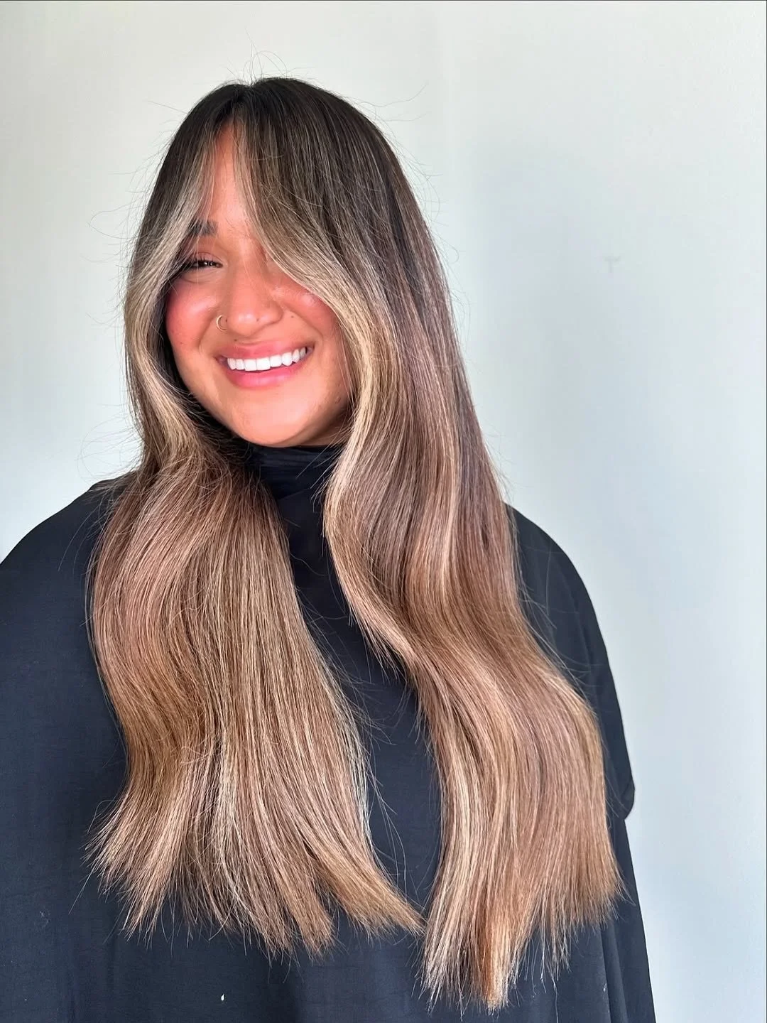 We&rsquo;re obsessed with this bronde moment 🤎
@colorwithbai goal: remove the red, add softness and dimension, and keep the hair healthy throughout.
Three sessions later&hellip; worth every minute.

#brondebalayage #brondehair #livedinhair #livedinb