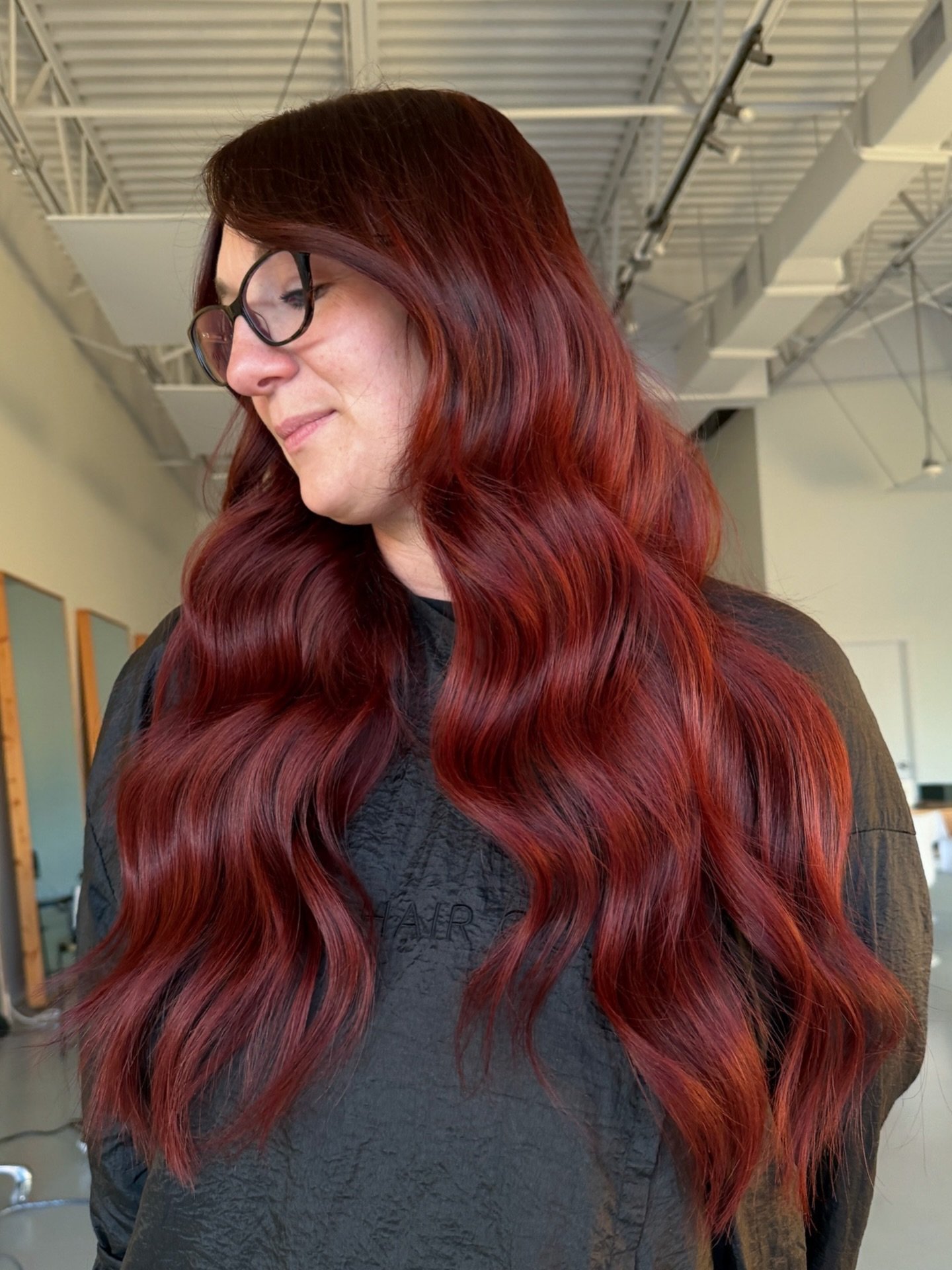 Customized weft extensions by @colorwithbai &hearts;️
Color matched. Cut tailored. Volume + length dialed all the way up.
This transformation is the perfect example of how customizable weft extensions really are and how natural they can look ✨
Text t
