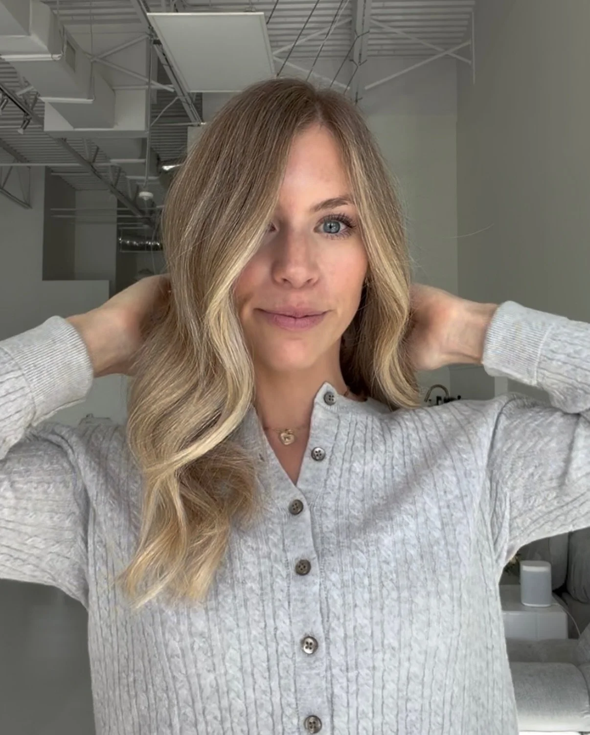 Smooth, soft, and oh-so-buttery 🧈  Blonde dreams by @hairbyphoebz_

Ready for your blonde moment? 

#livedincolorspecialist #floridablondespecialist #verobeachhairstylist #southfloridahairstylist #lowmaintenanceblonde