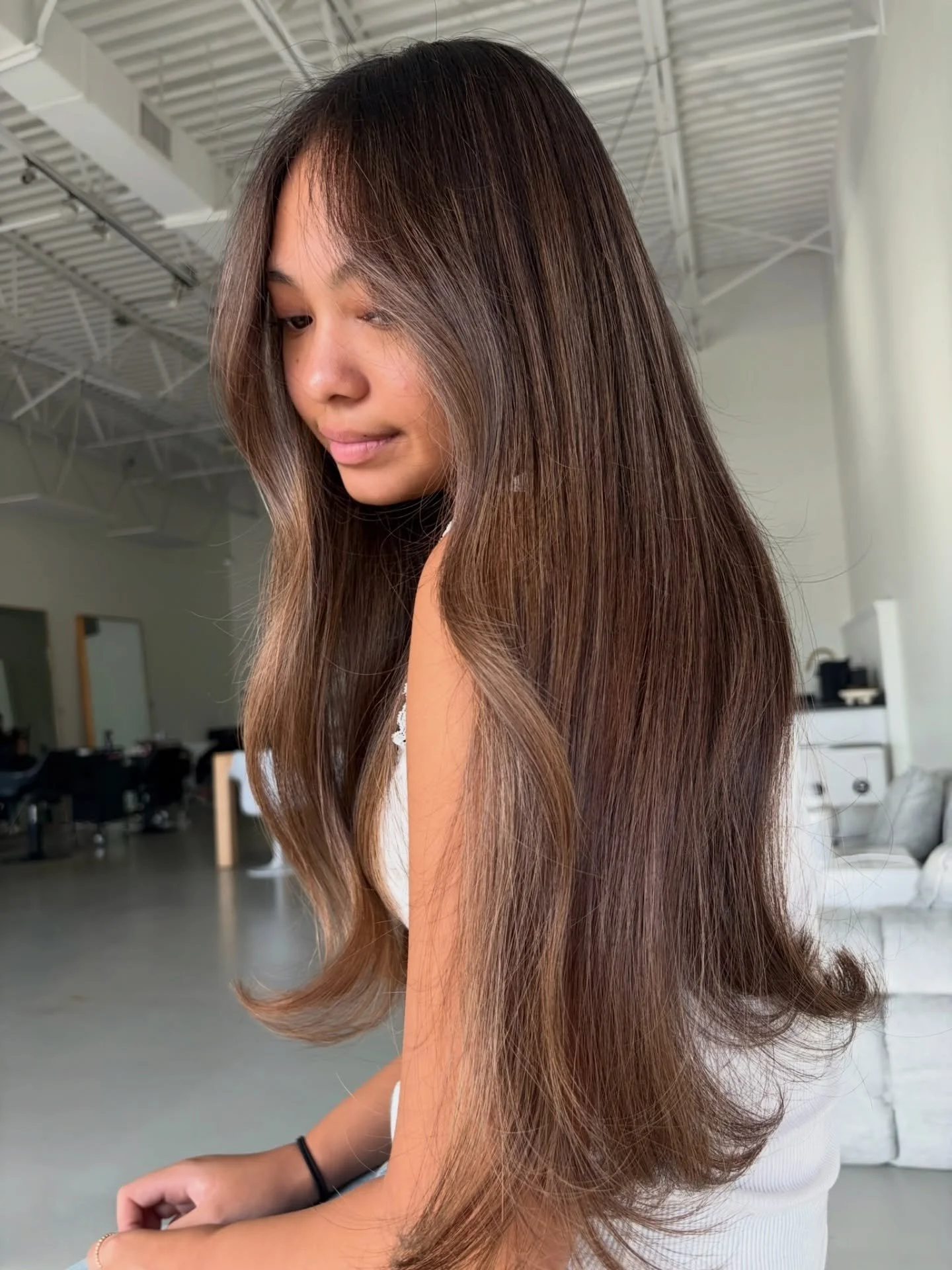 the secret to that effortless, expensive brunette? @hairbyphoebz_ 
save for your next appointment 🤍

#verobeachhairstylist #verobeach #verobeachhair #miamihairsalon #orlandohairsalon