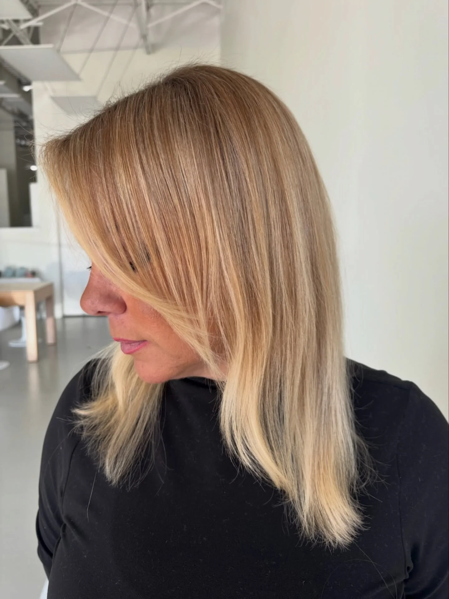 Lorissa really said transformation ✨
This one started with built up permanent color and unwanted warmth, and @hairbylorissa777 brought it all the way back to brightness and balance with seamlessly placed highlights. 

Swipe for the reveal ➝

#livedin