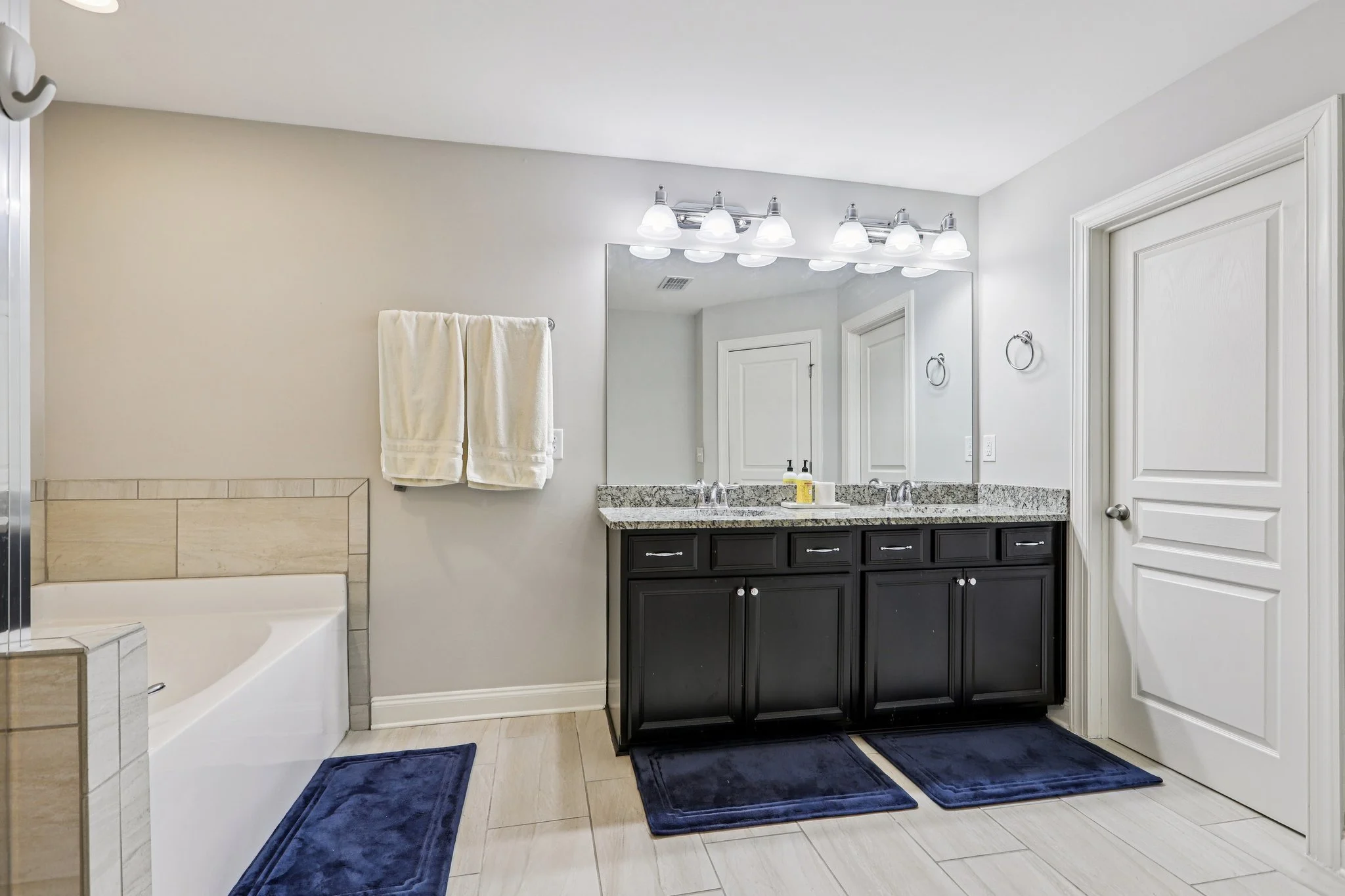 28-web-or-mls-Harlond Way-1206-028.jpg