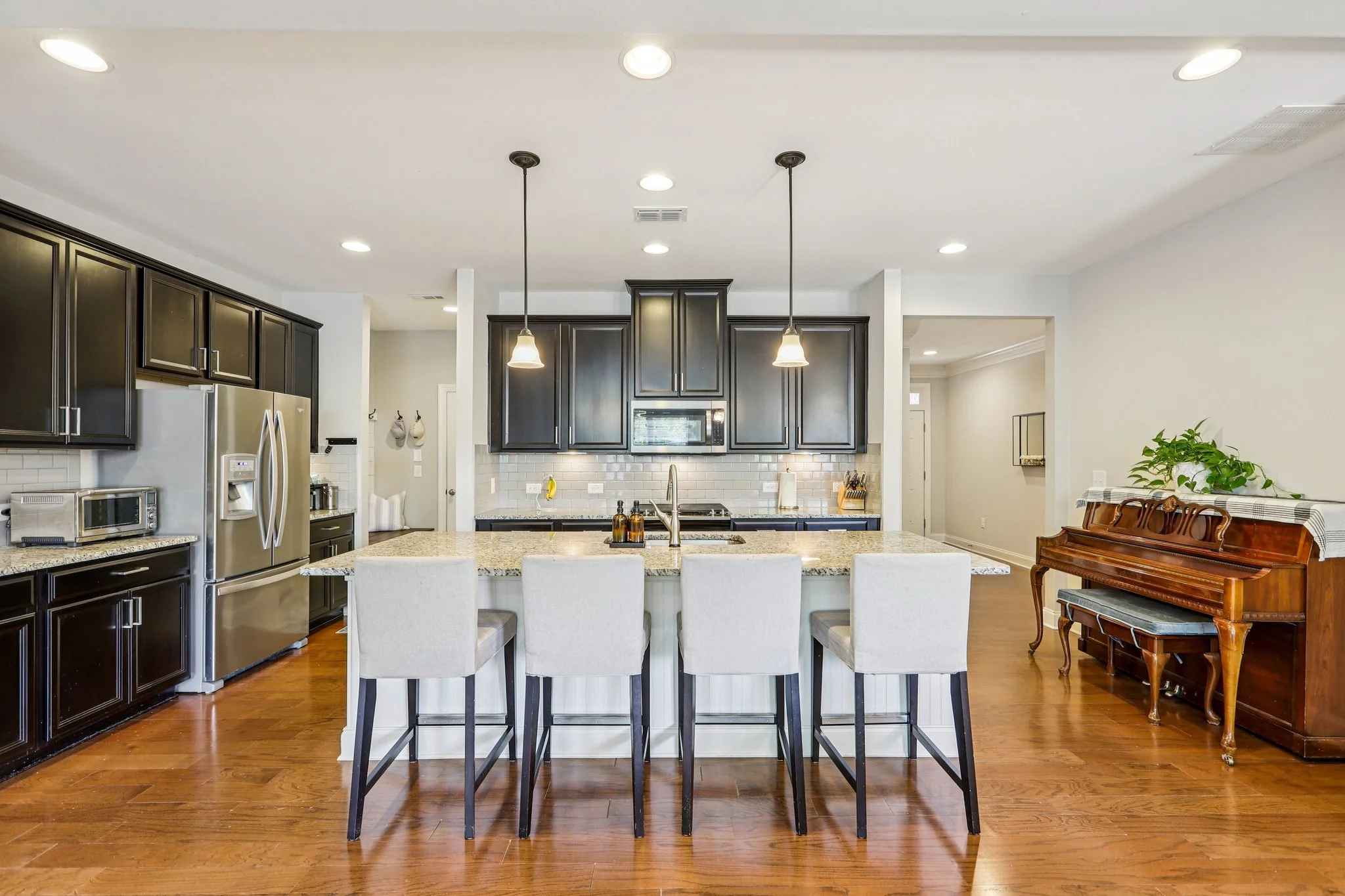 14-web-or-mls-Harlond Way-1206-014.jpg