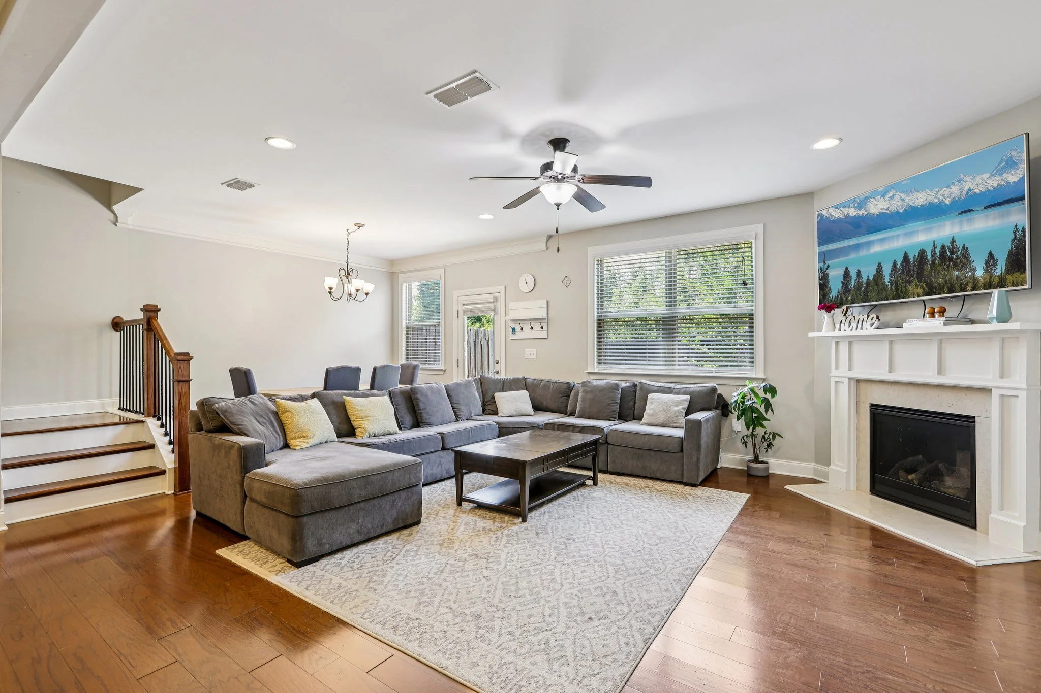 5-web-or-mls-Harlond Way-1206-005.jpg