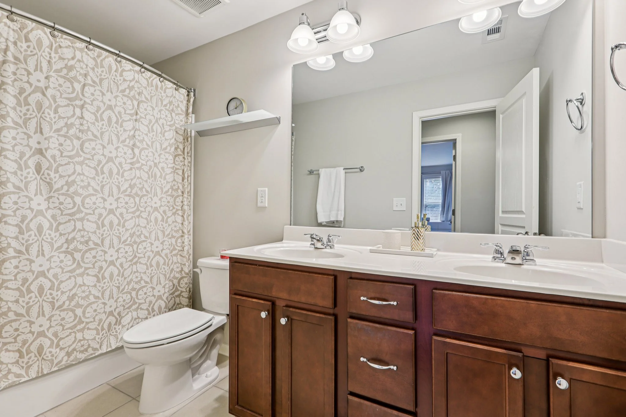 22-web-or-mls-Harlond Way-1206-022.jpg
