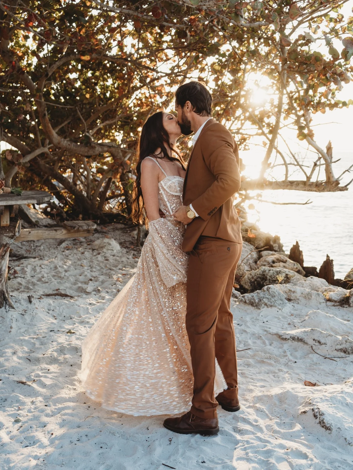 The styled shoot of our dreams 🏝️

More photos coming soon on @jenniferelizabeth.photography 

Bridal dress: @thedressrentalco
Model couple: @amanda_shae
Hair and makeup: @hannahaileenmcdonnell
Florals: @petalparlor_tampa 

To see more, please visit