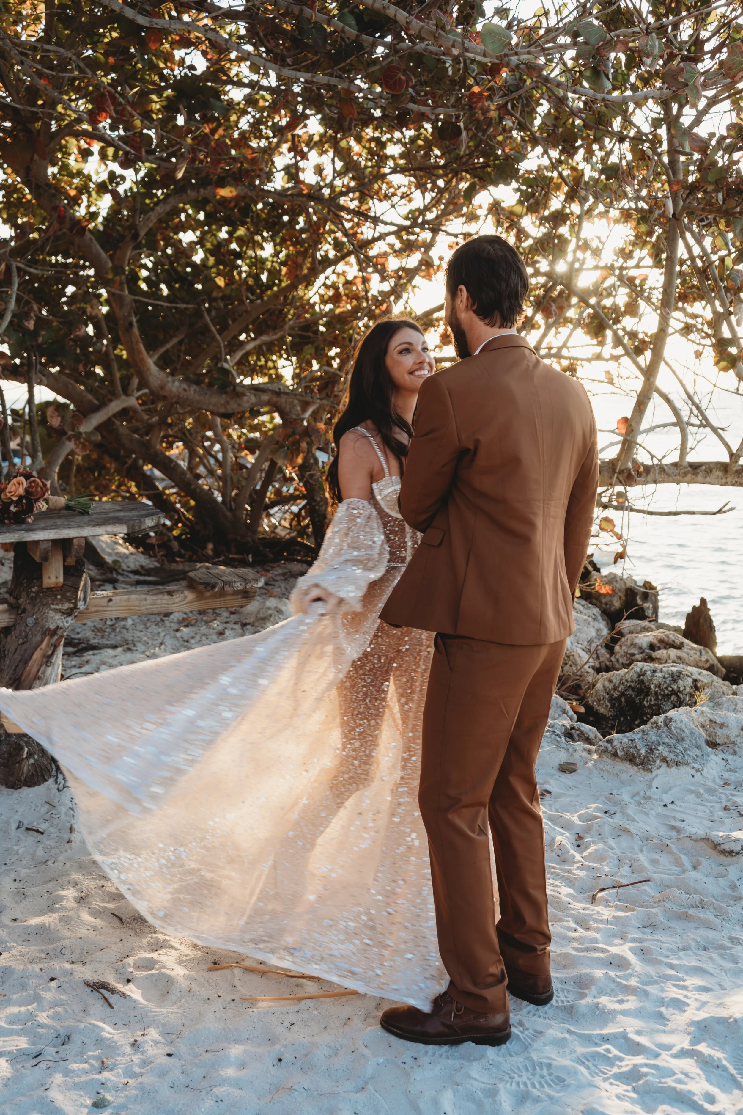St. Pete Florida wedding photographer capturing styled elopement shoot at St. Pete Beach – Jennifer Elizabeth Studios