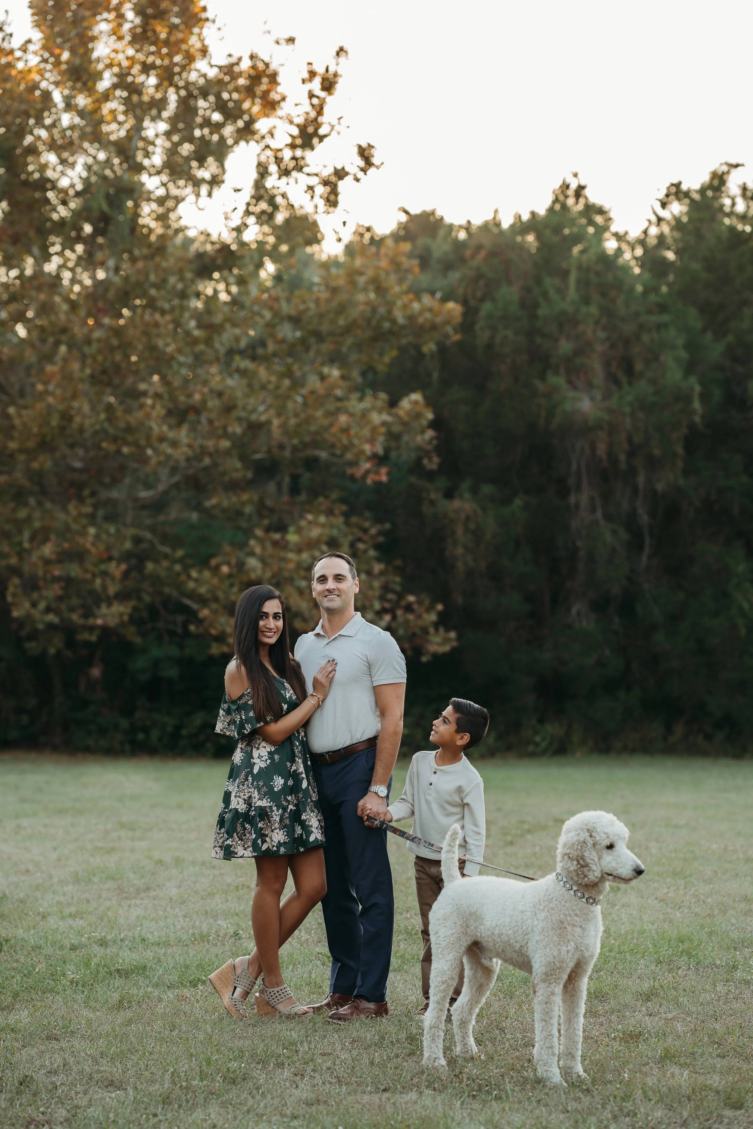 Dunedin Florida family photographer capturing park portraits with young children and pets  – Jennifer Elizabeth Studios