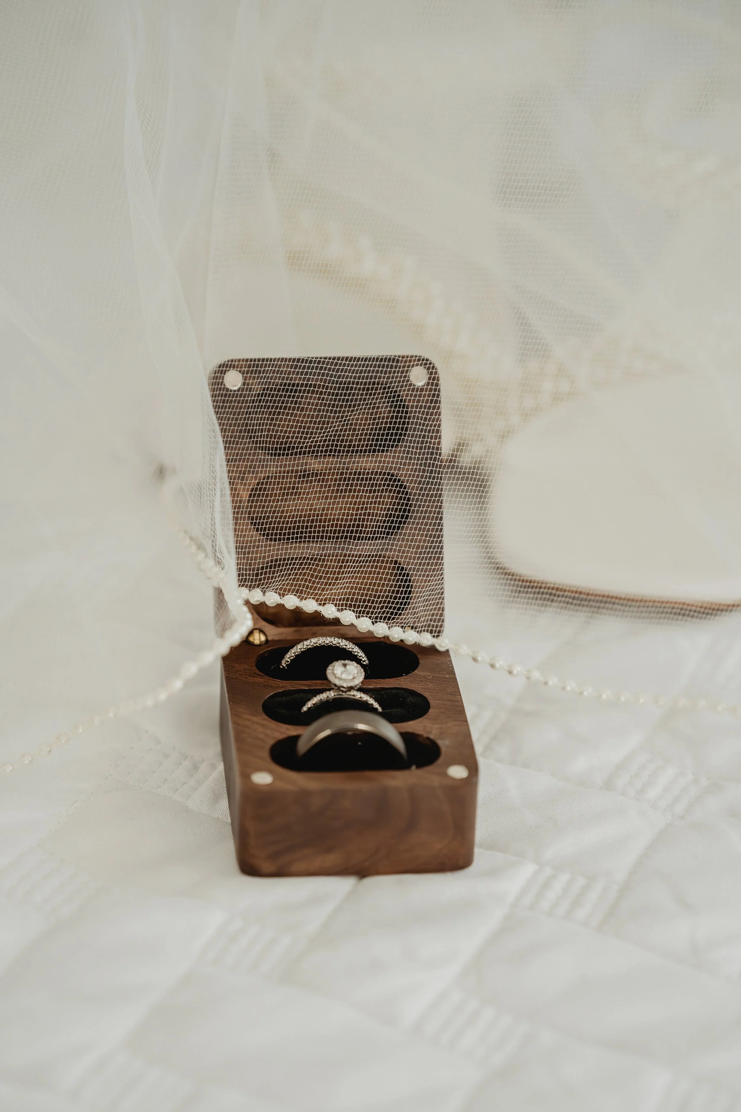 Clearwater Florida wedding photographer capturing Clearwater Beach wedding – Jennifer Elizabeth Studios