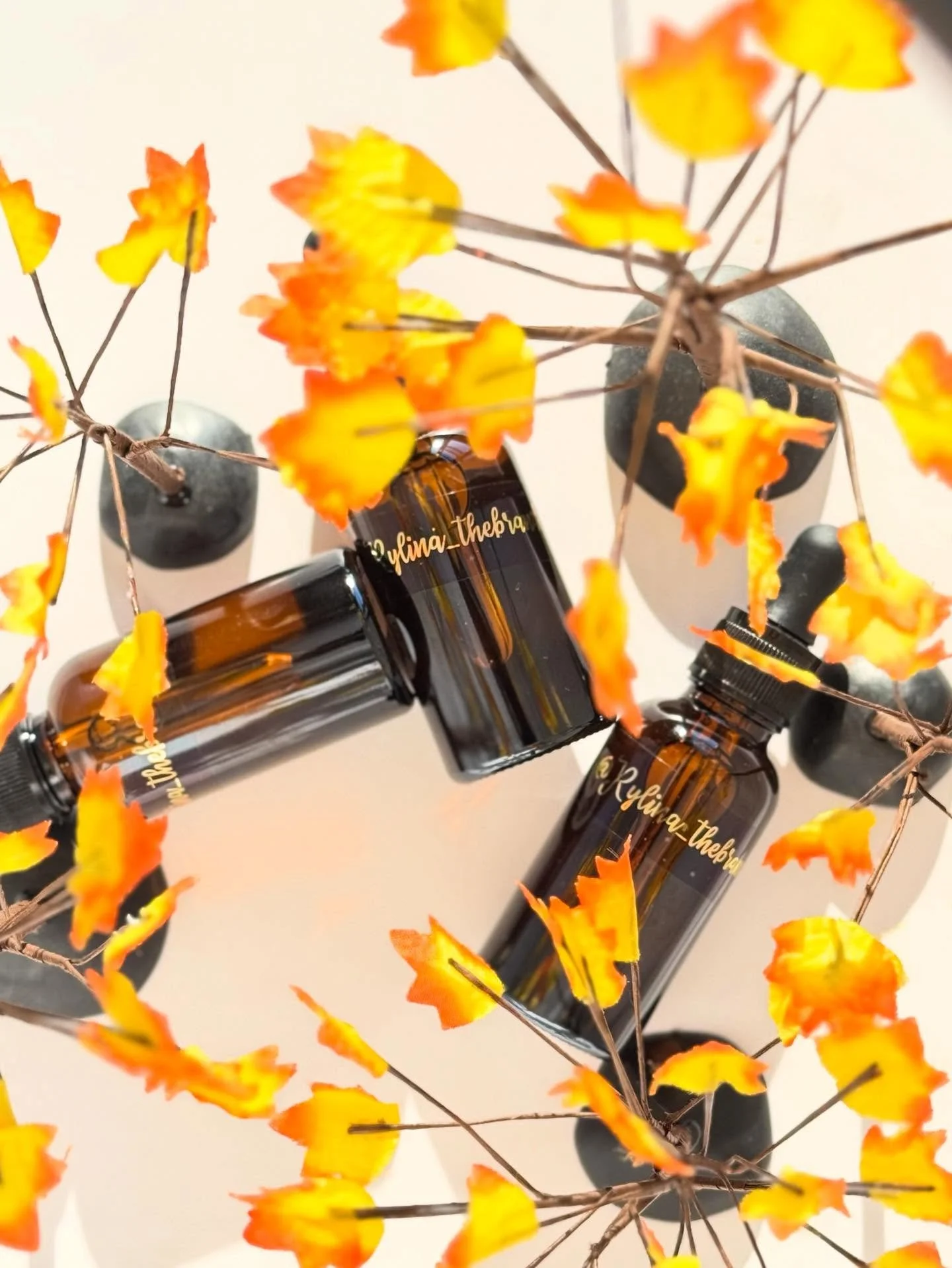 🍂✨ Fire-orange leaves, cozy autumn vibes, and a little behind-the-scenes magic in our amber bottle. We&rsquo;re experimenting with organic jojoba and castor oils to create the perfect nourishing blend for your cuticles this season. 🌿💛💅

#rylinath