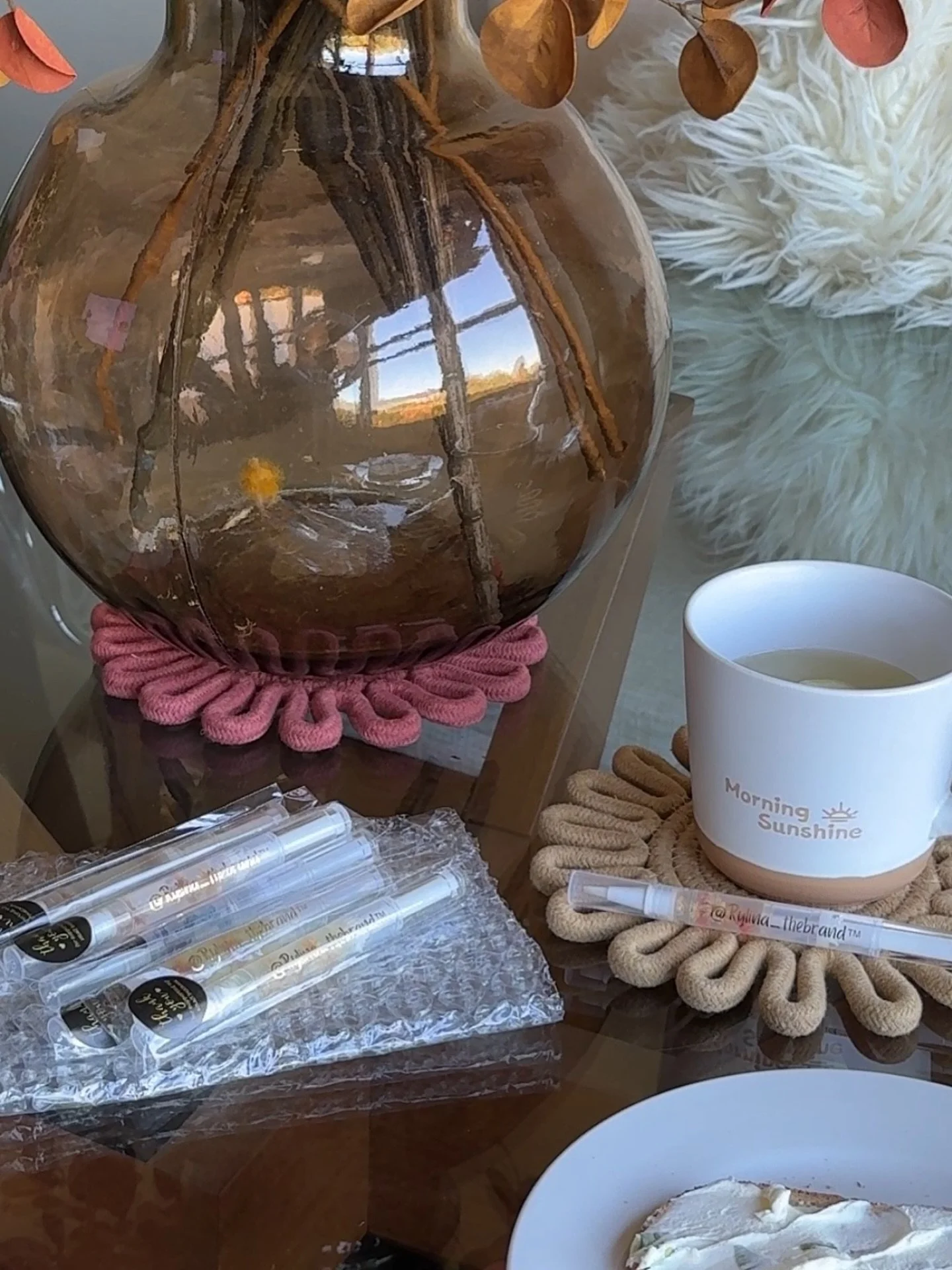Morning vibes: quick bite, a little Rylina magic, and a UPS run! 💌🍂

#rylinathebrand #shopsmall #latinaownedsmallbusiness #smallbusinesslove #supportsmallbusiness #cuticlecare #cuticleoil #handscrub #strongnails #healthycuticles