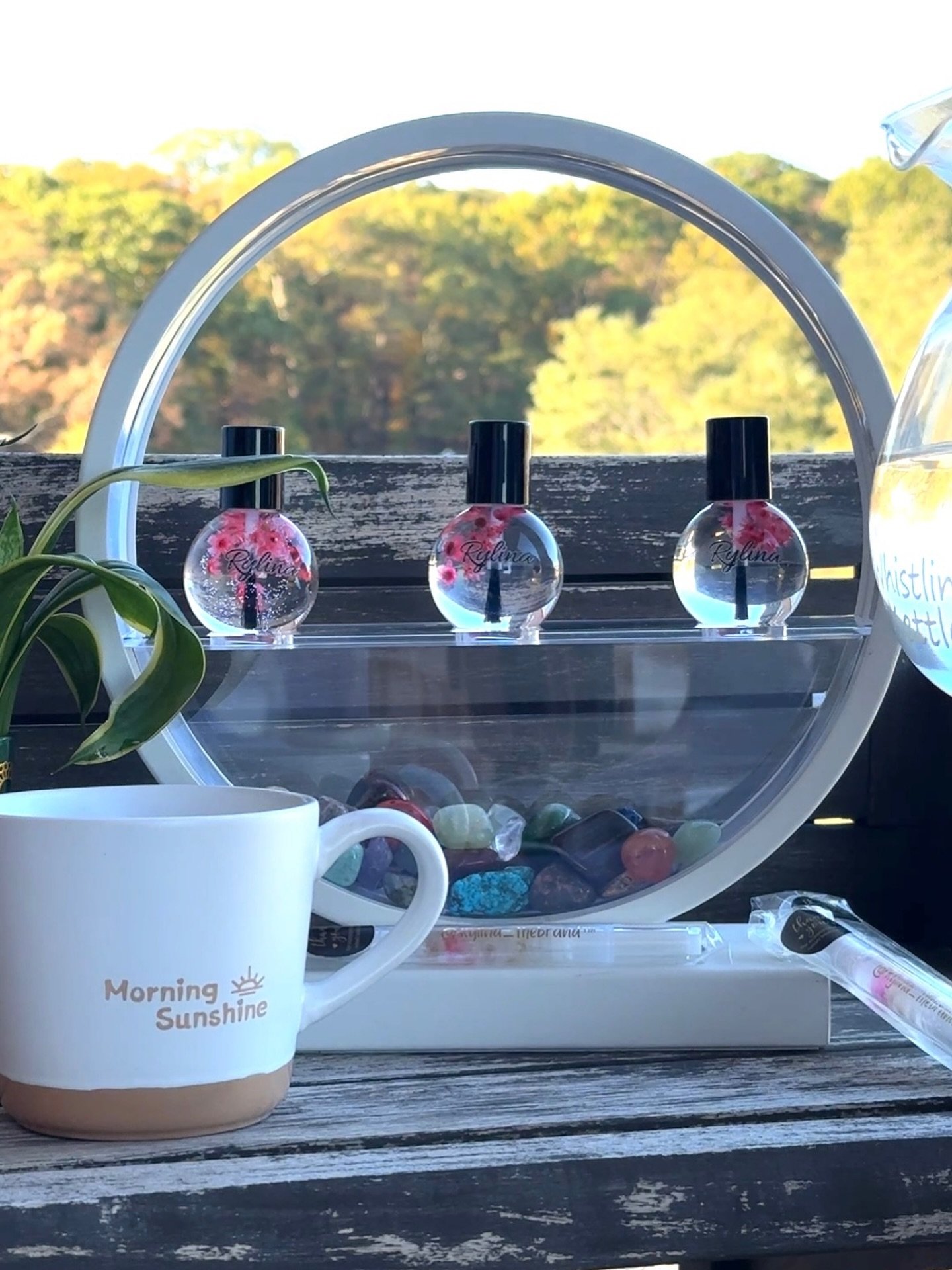 Morning sunshine, warm tea, and a little glow✨ Rylina&rsquo;s Vanilla cuticle oil&rsquo;s catching the light one drop at a time❣️

#rylinathebrand #nailcare #cuticleoil #cuticleoilpen #healthycuticles #strongnails #smallbuisness #shopsmall #selfcare 