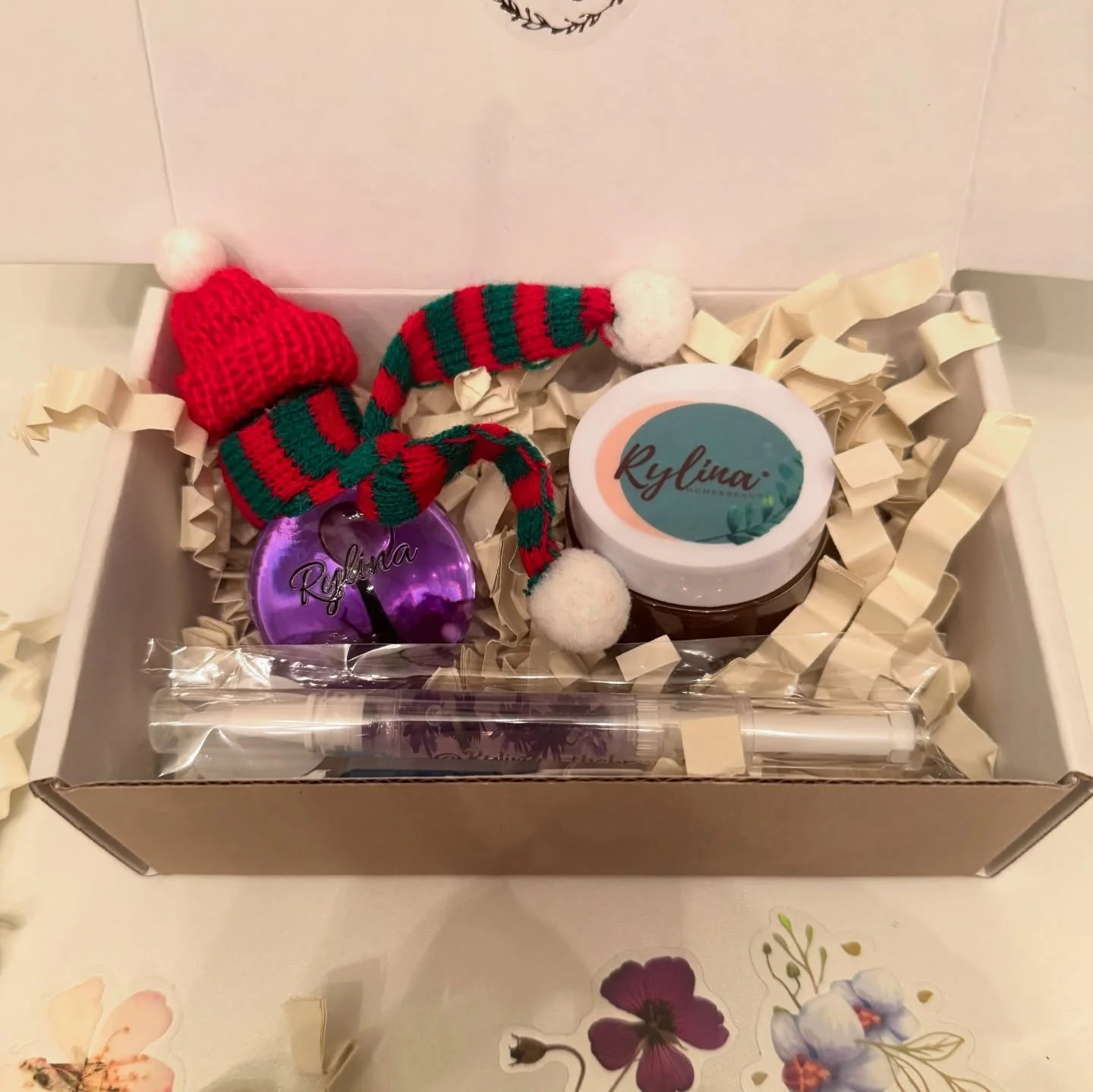 Wrapped with love, tied w holiday magic ✨🤍

#rylinathebrand #selfcare #naturalglow #holidaygifts #cuticlecare #cuticleoil #cuticleoilpen #handscrub #smallbusiness #shopsmall #supportssmallbusiness #latinaowned #femaleownedbusinesses #naturalnails #h