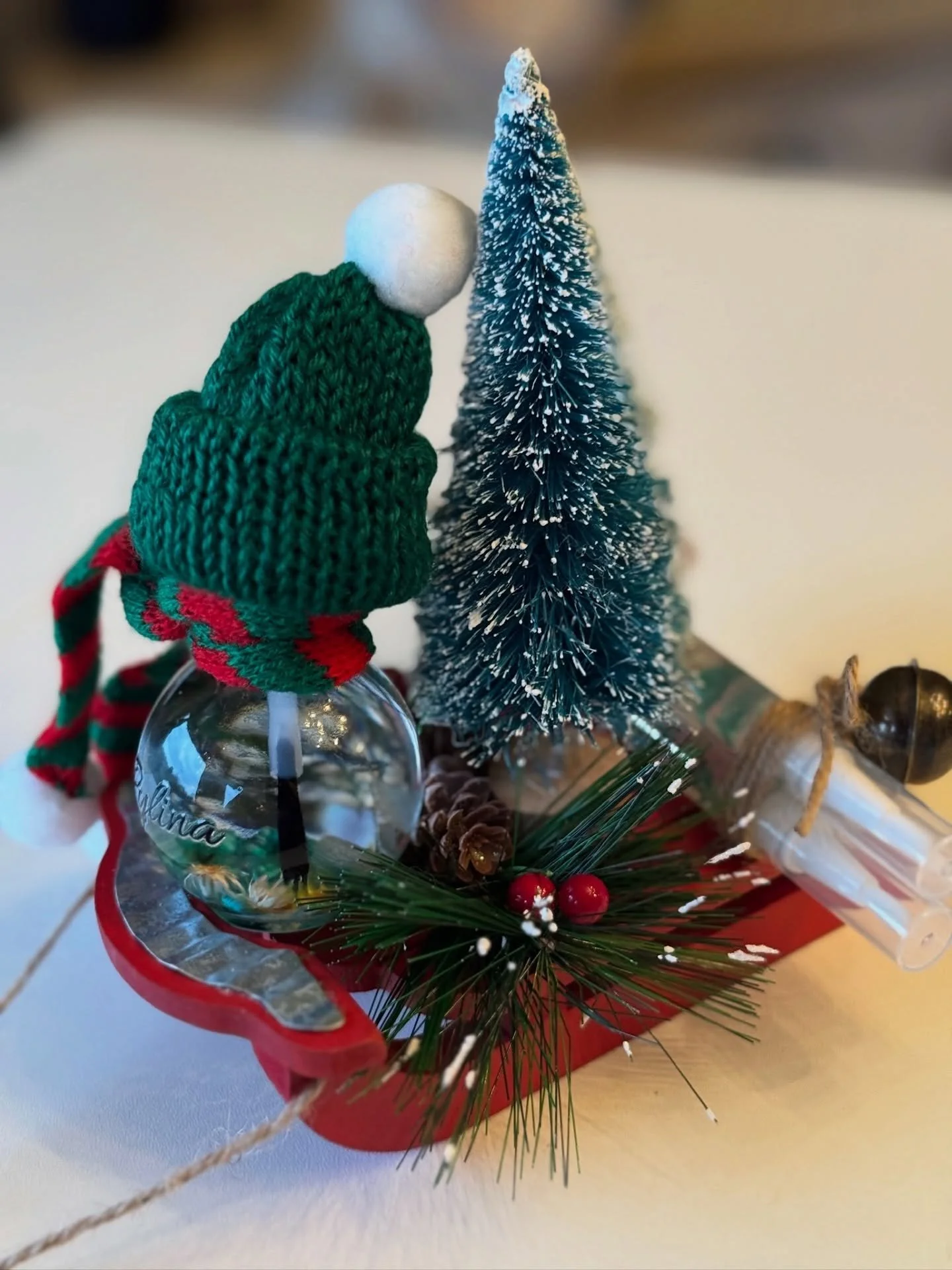 Stocking-stuffer season is here.
Thoughtful, cozy cuticle oils&mdash;wrapped with cheer.. ⛄️🎄✨

#rylinathebrand #selfcare #naturalglow #holidaygifts #stickingstuffers #cuticlecare #cuticleoil #cuticleoilpen #handscrub #smallbusiness #shopsmall #supp