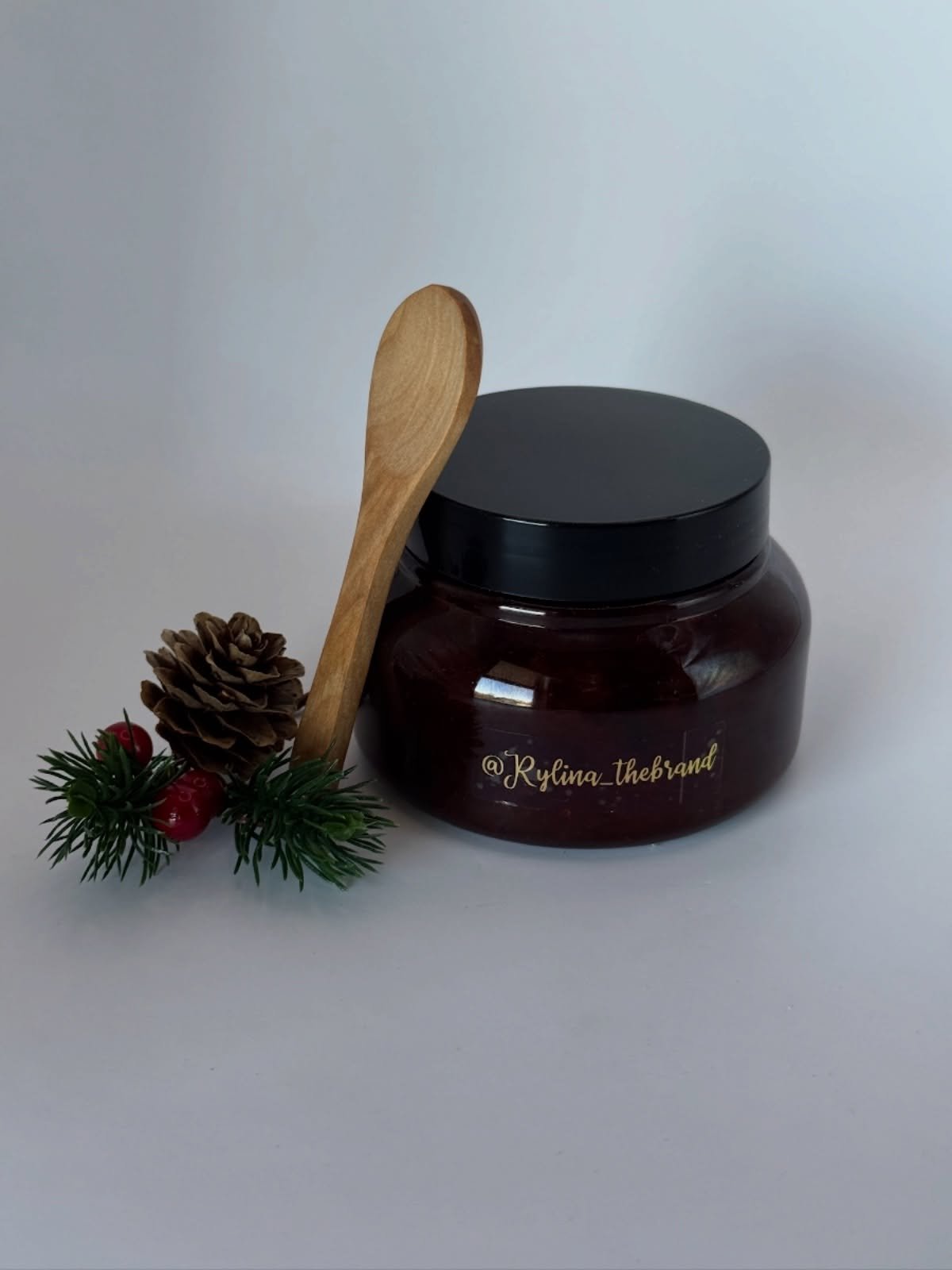 Officially introducing our LARGE hand scrub. Same great formula, more to love🥰 

#rylinathebrand #selfcare #naturalglow #holidaygifts #cuticlecare #cuticleoil #cuticleoilpen #handscrub #smallbusiness #shopsmall #supportssmallbusiness #latinaowned #f