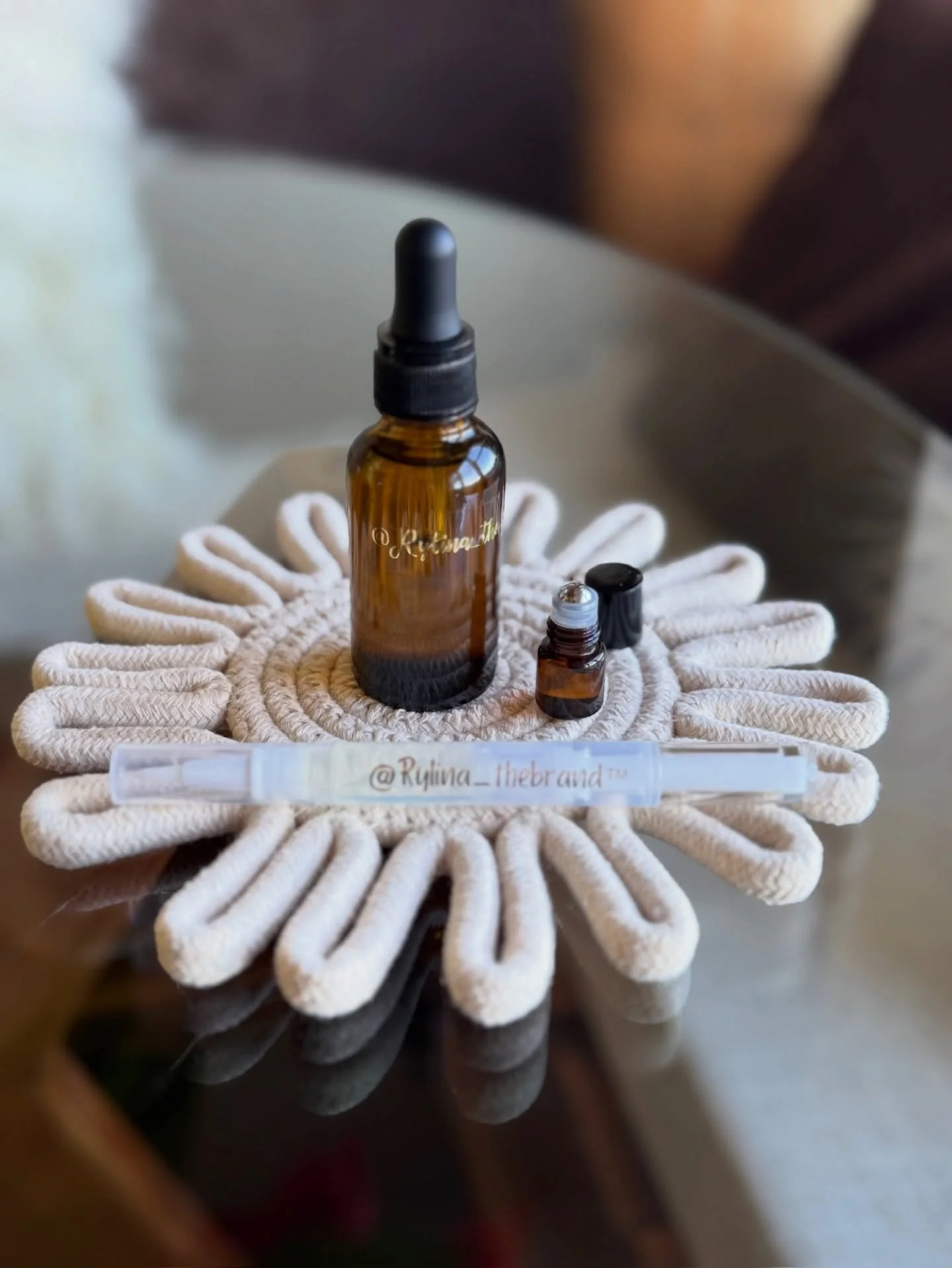 Somethings don&rsquo;t need to be rushed.
They just need to be done well. 

#rylinathebrand #selfcare #naturalglow #cuticlecare #cuticleoil #cuticleoilpen #handscrub #smallbusiness #shopsmall #supportssmallbusiness #latinaowned #femaleownedbusinesses