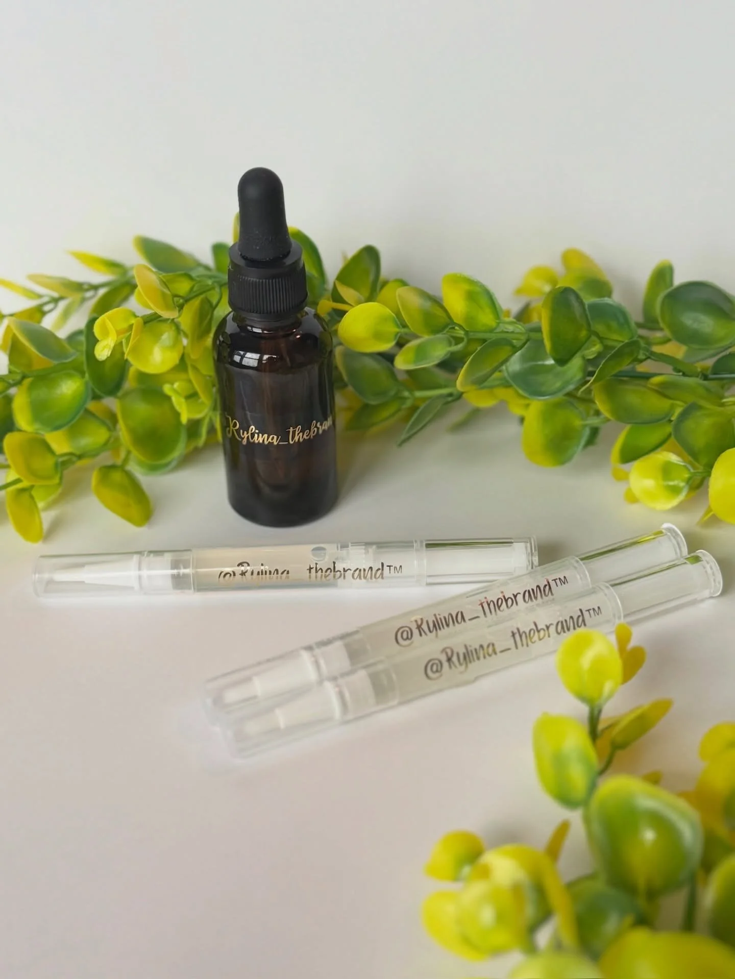 We&rsquo;ve added a new addition to our Organic Line.. pure organic cuticle oil pens! Shop at the link in bio to customize your perfect blend🌿

#rylinathebrand #selfcare #naturalglow #cuticlecare #cuticleoil #cuticleoilpen #handscrub #smallbusiness 