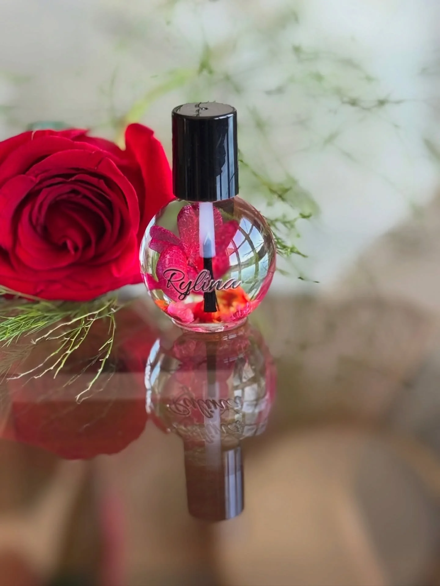 Start your day (or end it) with a little rose ritual. Soft hands, calm mind, happy heart. 🌹✨

#rylinathebrand #selfcare #naturalglow #cuticlecare #cuticleoil