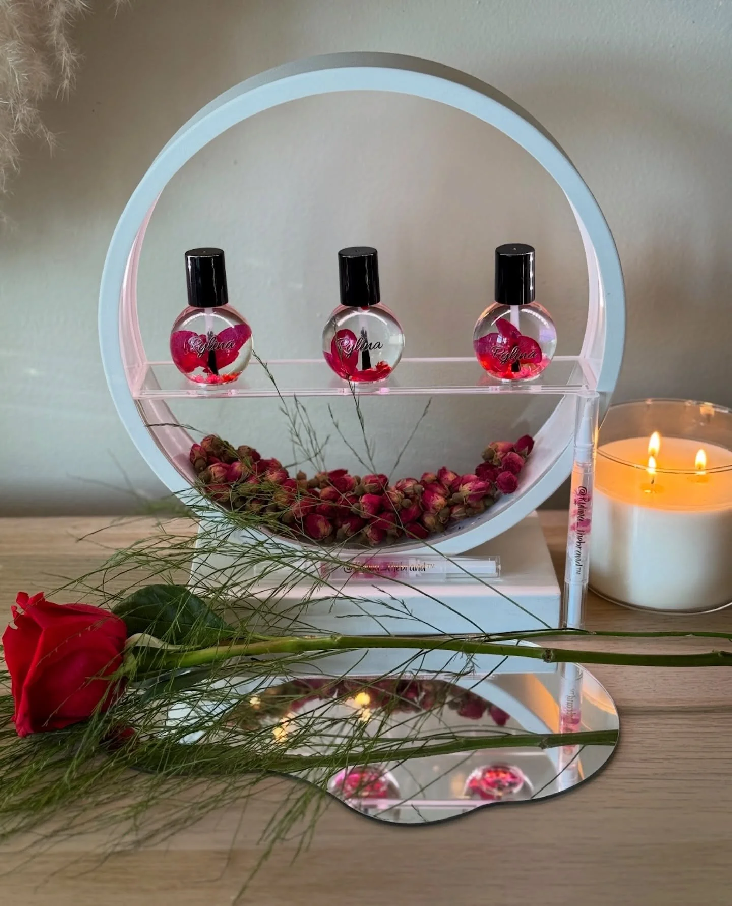 Soft hands, rose-scented luxury. Treat yourself today &mdash; your cuticles will thank you. 💅❤️

#rylinathebrand #selfcare #healthycuticles #cuticlecare #cuticleoil