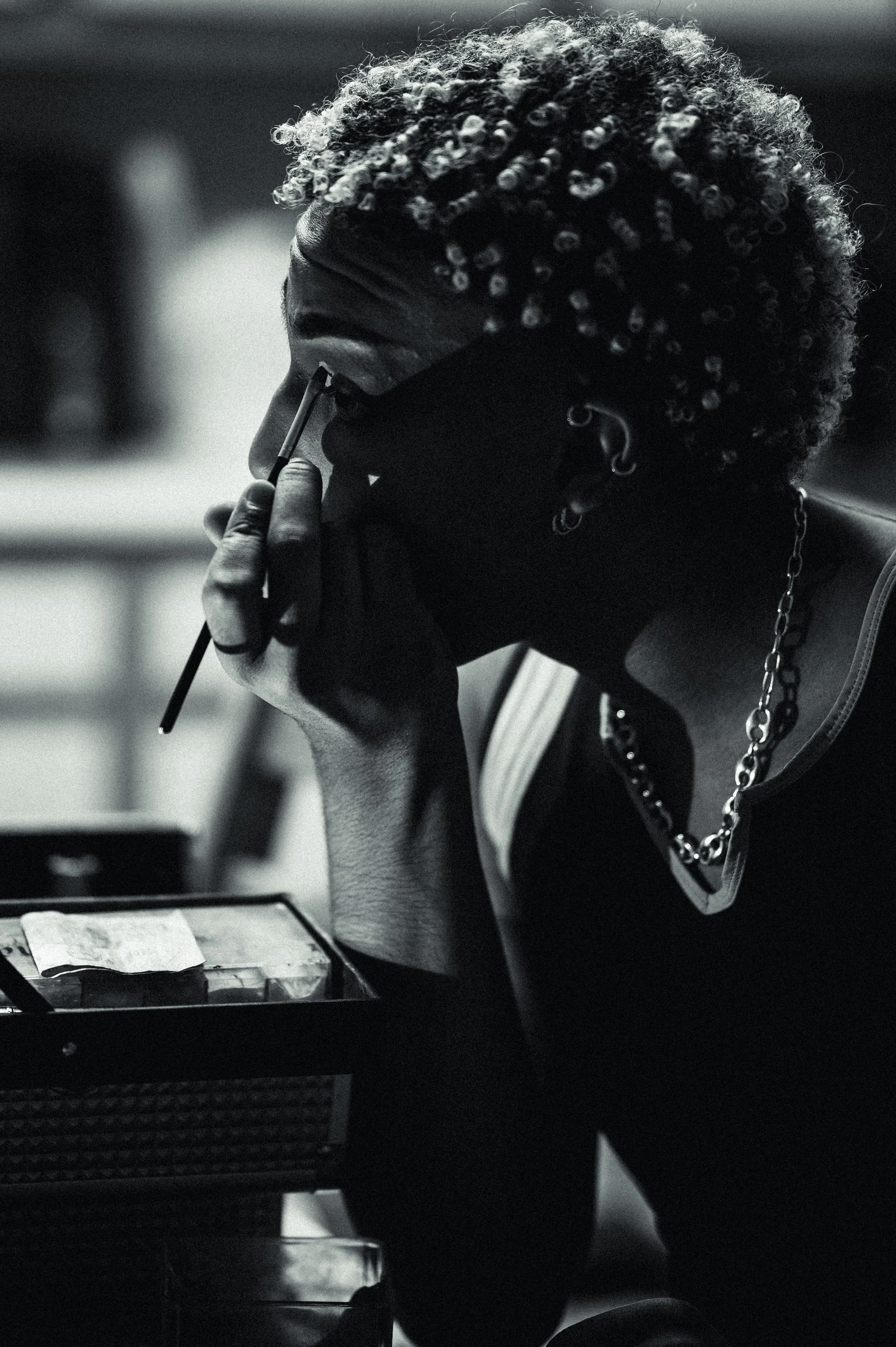 Johnny does his eyeliner with a thin black pencil.