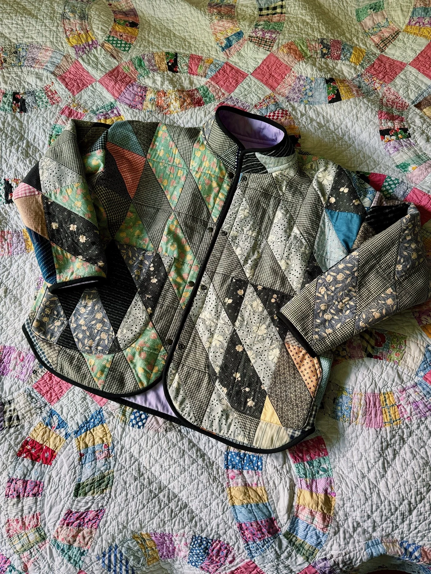IDK about you but I am LOVING these chilly mornings over here ☁️ Quilt coat weather is coming on strong and I am ready for it!

Here&rsquo;s a throwback to a custom fully lined flora jacket made for the iconic @shapelessflame 💖 Customs and coats of 