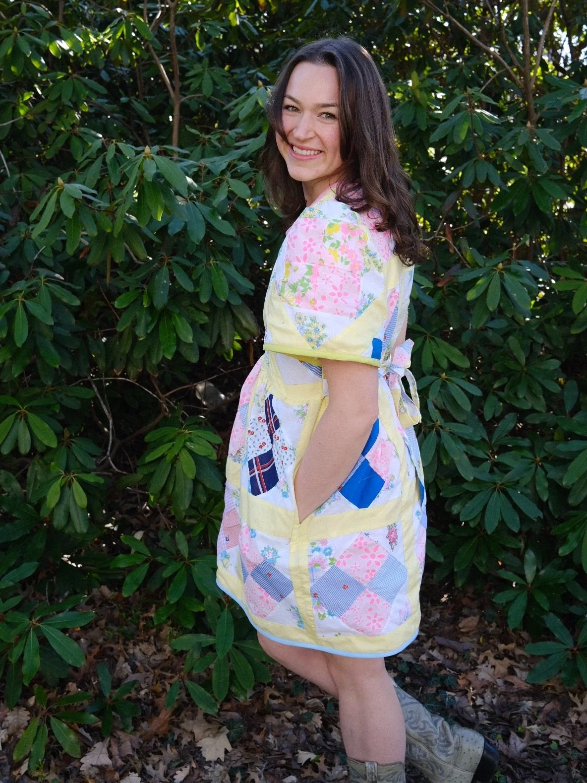 Finished a ridiculously springy and fun custom dress for @musingsofmae recently 🌷✨🌼

This dress is made out of an unfinished quilt top and hot pink cotton gingham fabric. It&rsquo;s completely reversible and with two sets of waist ties that can be 