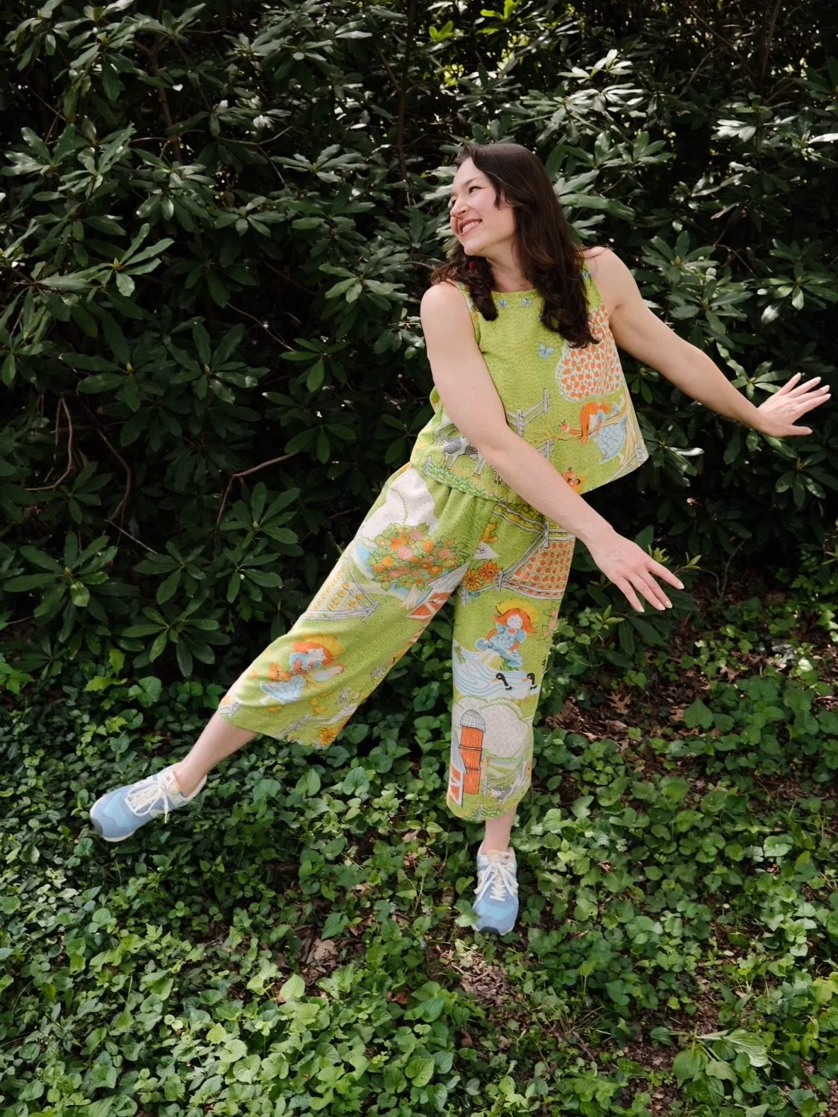 This vintage bedsheet (made by Perma-Prest for Sears in 1974) has been hanging out in my fabric stash for YEARS and I am so glad that I waited until I found the right pattern to use it for! 

I was lucky enough to be chosen by @matchymatchysewingclub