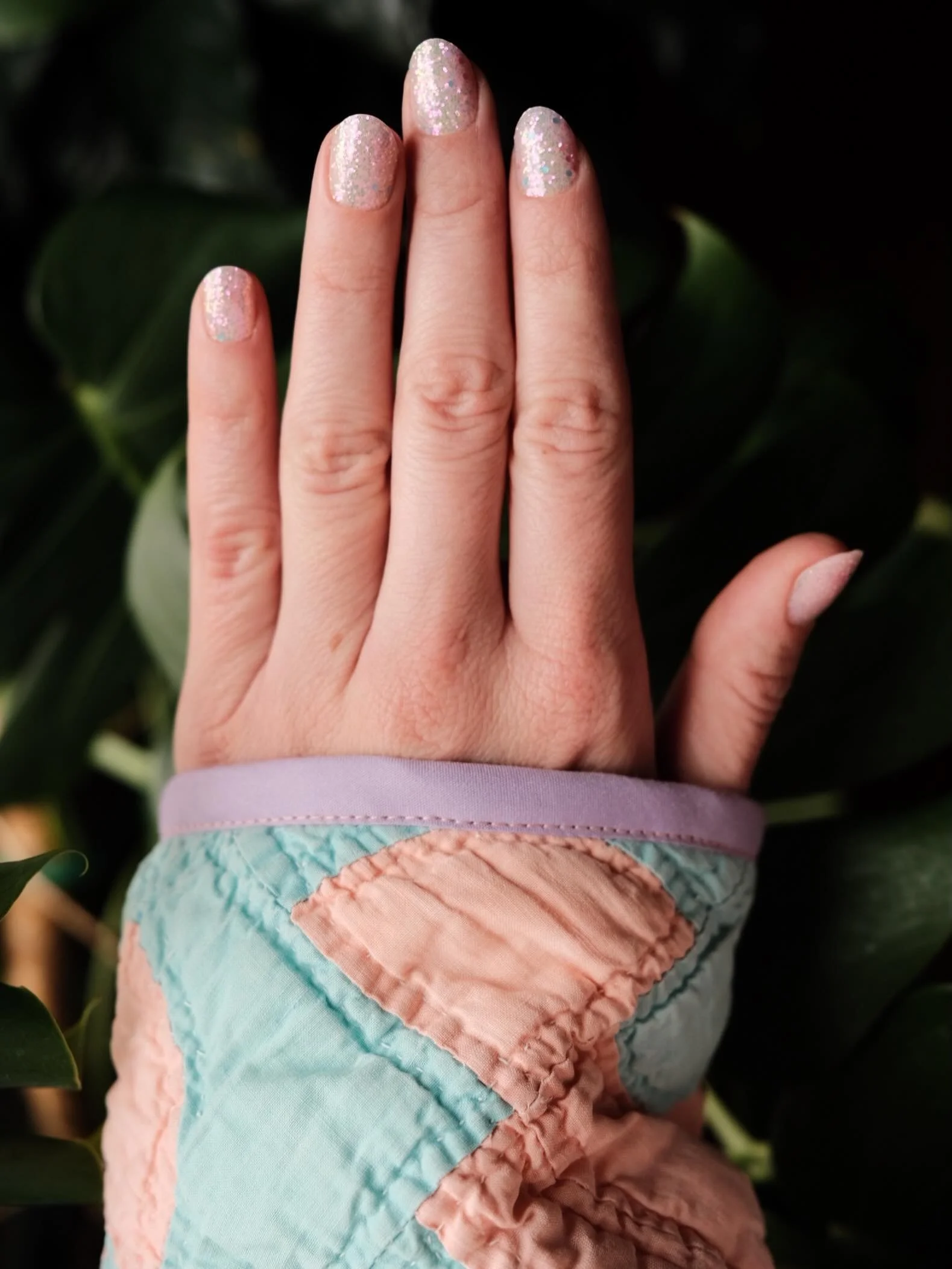 I&rsquo;ve been sewing a bunch of clothes and glueing plastic nails to my fingernails even though I hate clothes made out of plastic huh?? 

#quilt #quiltcoat #sustainablefashion #nails #sewing