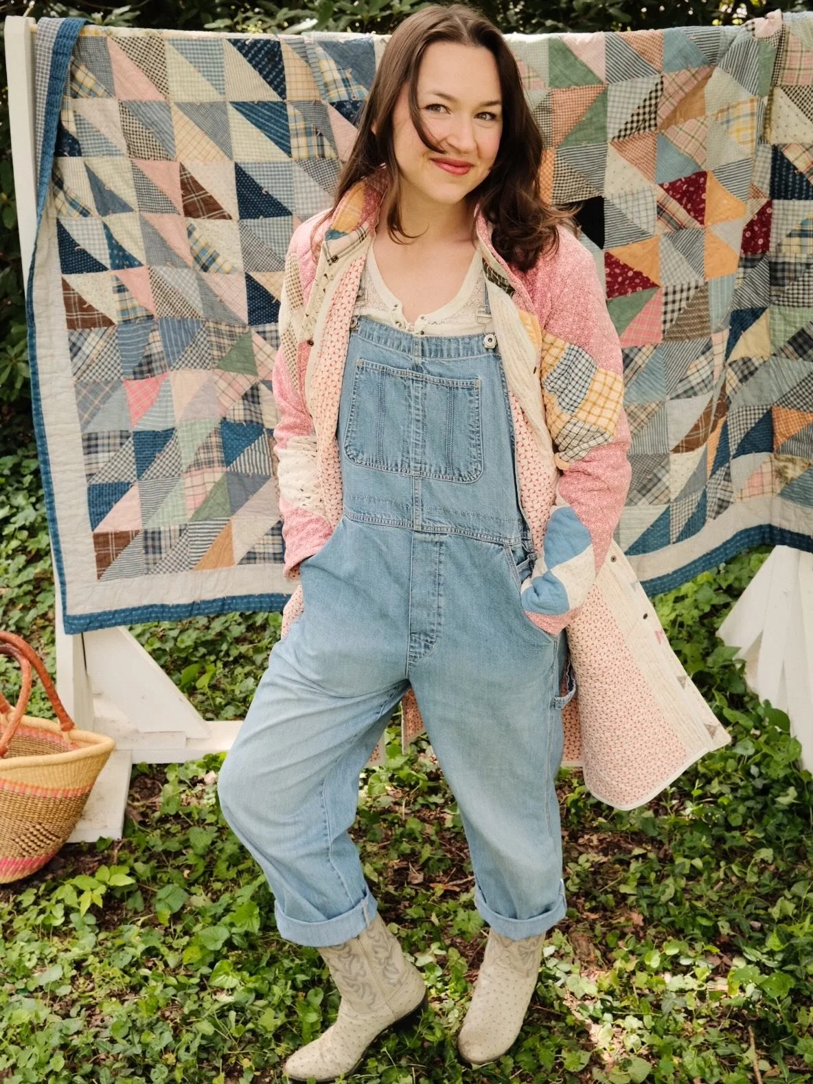 I am excited to share that this quilt coat is making its way to Knoxville, TN to be featured @dogwoodarts for their Coat of Many Colors exhibition! 🌈🧵💖 This exhibition will take place from June 5th to July 24th this summer 🌞

Duster length coats 