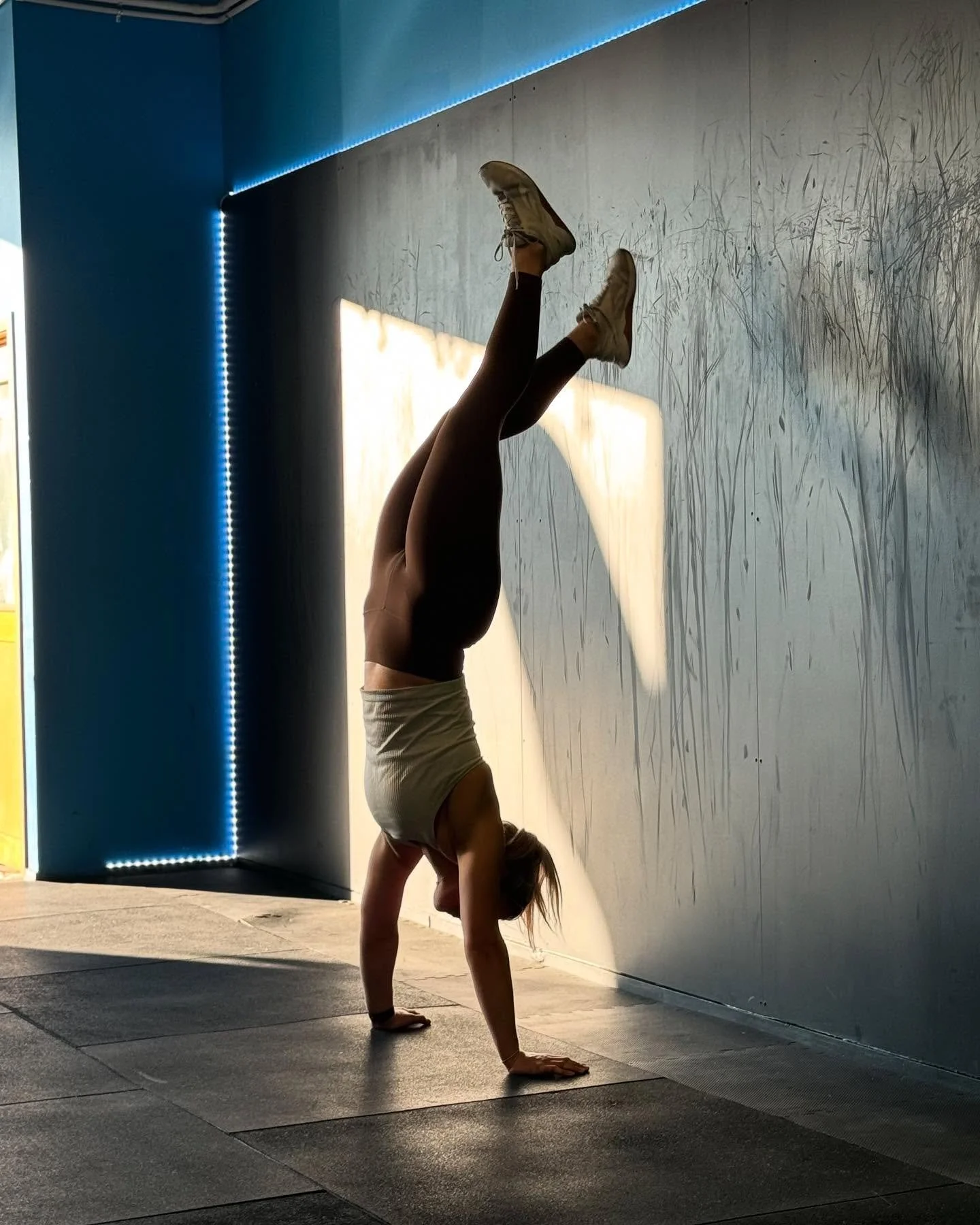 🤸&zwj;♂️ Handstands: Strength, Skill &amp; Mindset 🤸&zwj;♂️

Handstand holds and walks aren&rsquo;t just about balance&mdash;they&rsquo;re a lesson in patience, persistence, and perseverance. 💪

At first, they feel impossible. You&rsquo;ll fall. A