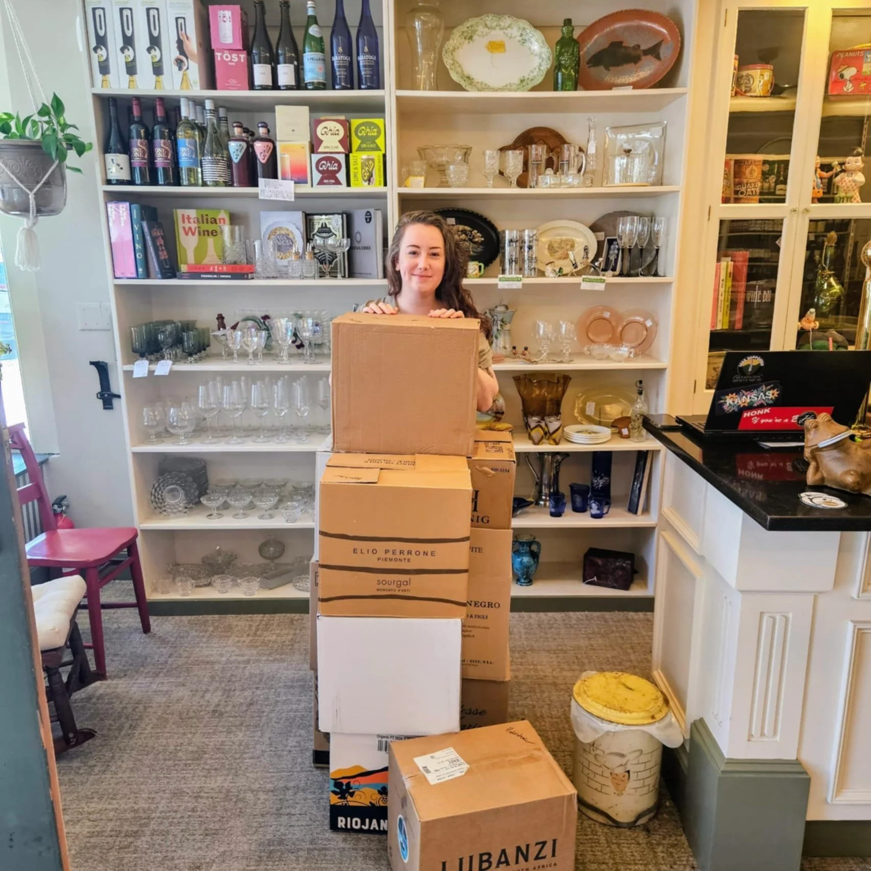 We had to order quite a bit of wine to restock after this past weekend.🍷
✨More of the best-selling bottles from our Portuguese tasting have arrived!✨
Pseudonimo💛Brisa Suave💚Duckman Orange🧡Sparkling Baga❤️