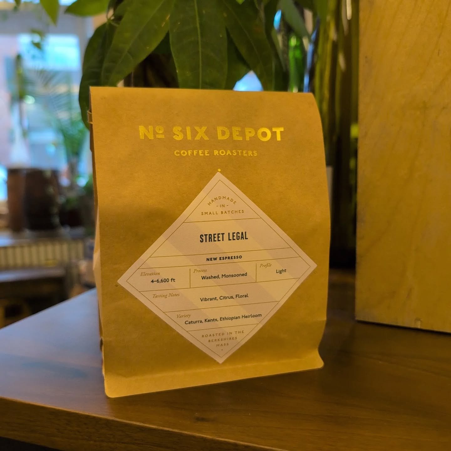 Santa finally got you that Espresso machine for Christmas? We've got your fix.  @sixdepot 's West coast Espresso with brighter notes with the addition of African coffees to this classic espresso blend.