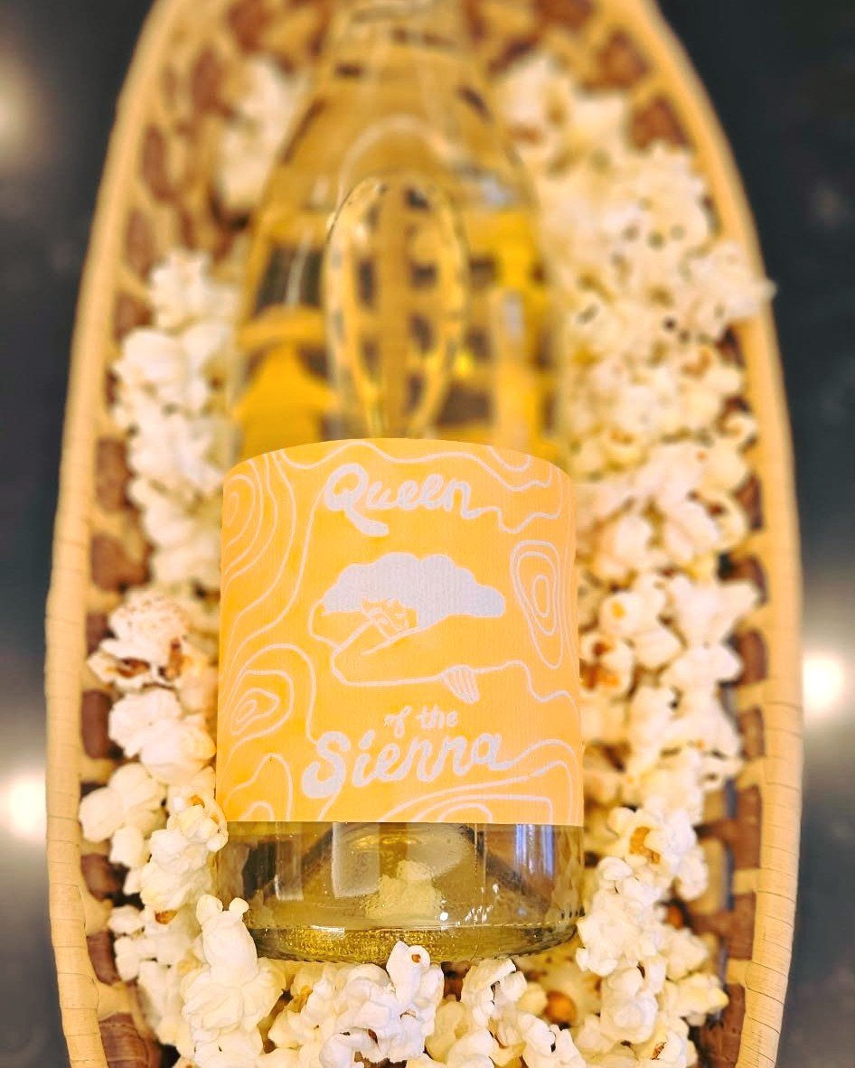 Queen of the Sierra White and popcorn🧈🍿
Buttery Chardonnay balanced by crisp, mineral-driven Verdelho and refreshingly acidic Muscat.
Textured, Savory, Vibrant
When was your last movie night?

@vtwinemerchants @forlornhopewines