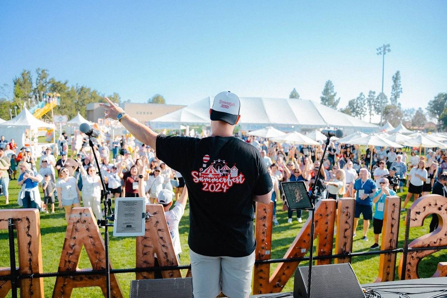 From an empty canvas to a carnival wonderland. Every ride, tent, and twinkle brought this space to life!🍿🎈
.

Designers: @trifectahospitalitygroup 
Content Creator: @noraflickinger 
Videographer: @markurbrand 
Photographer: @lovelyco.photography 
M
